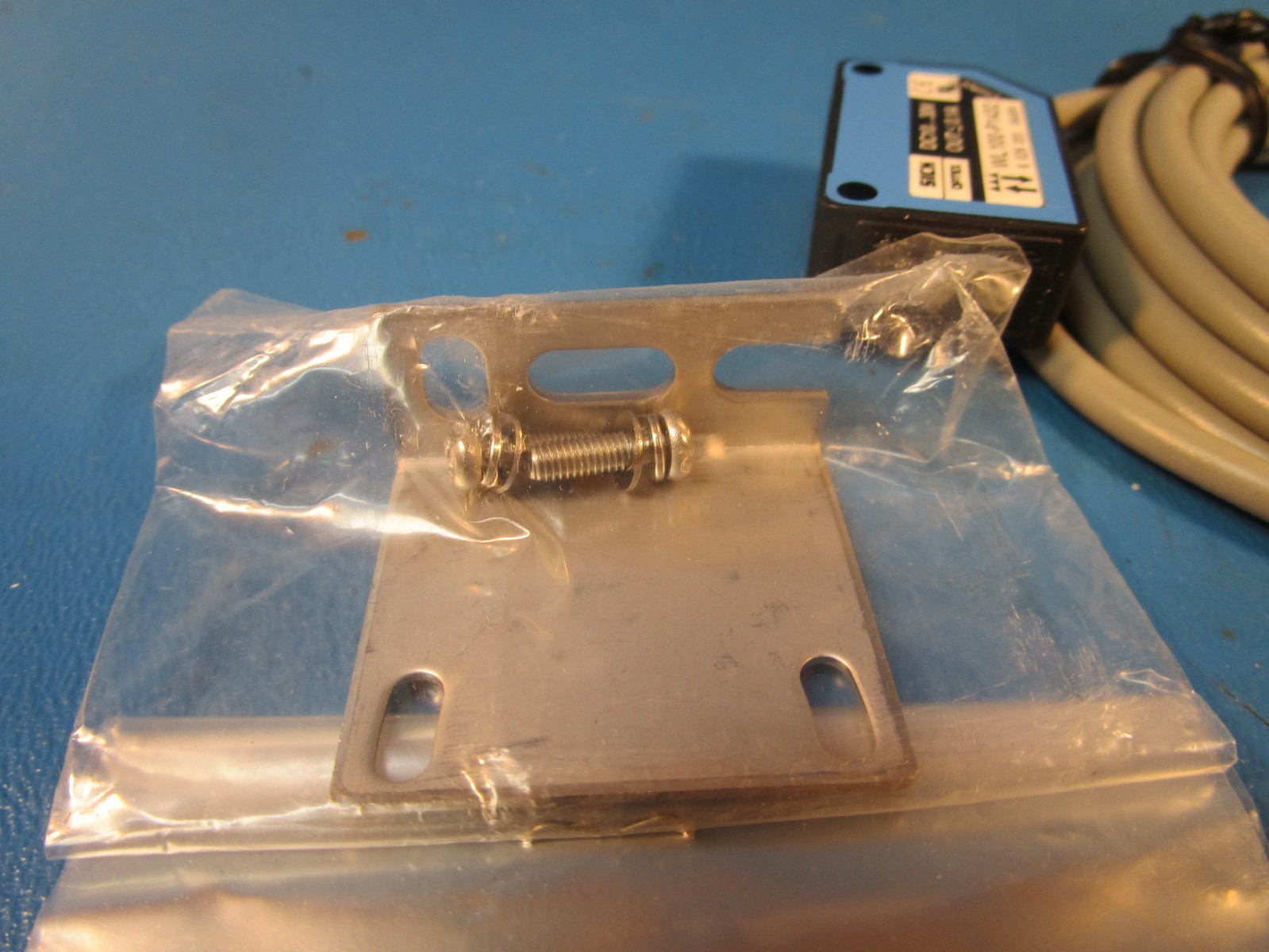 Sick WL100-P1439 Photoelectric Retro-Reflective Sensor