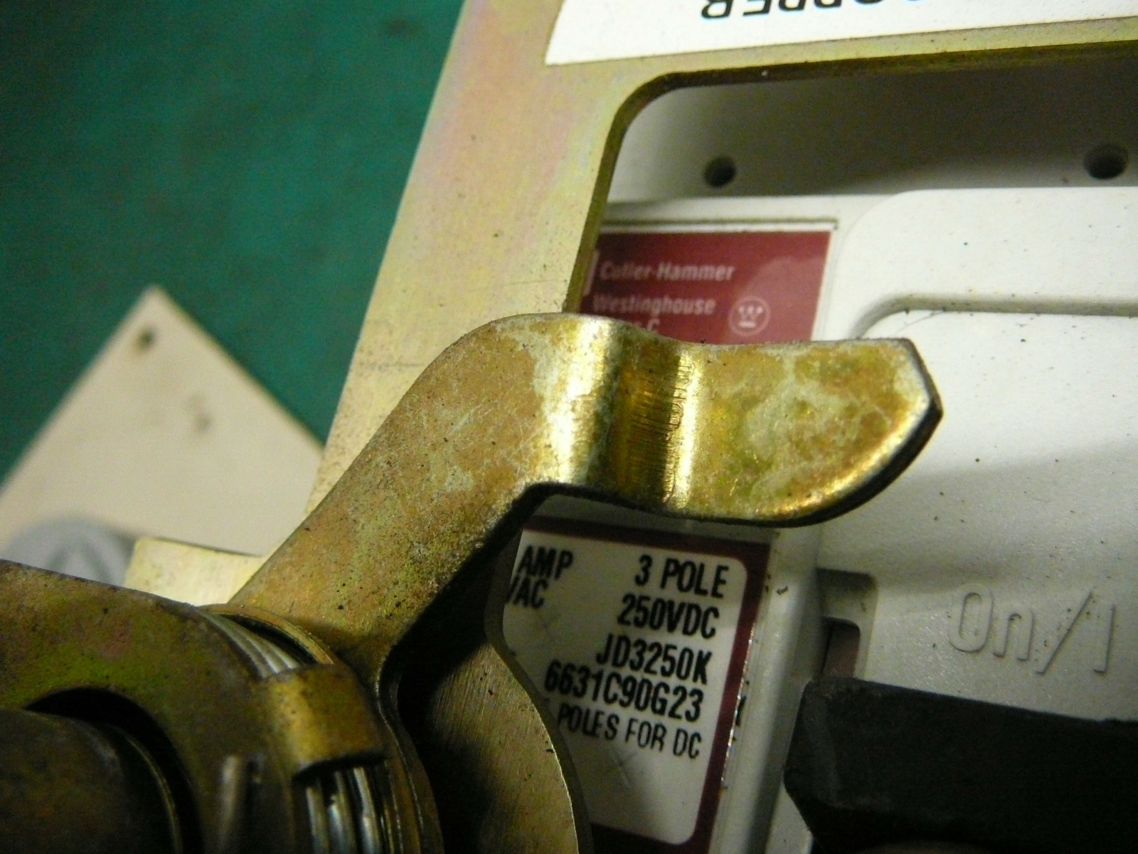 CUTLER HAMMER WESTINGHOUSE SERIES C JD-K MOLDED CASE SWITCH 6631C90G23 250VDC 3P
