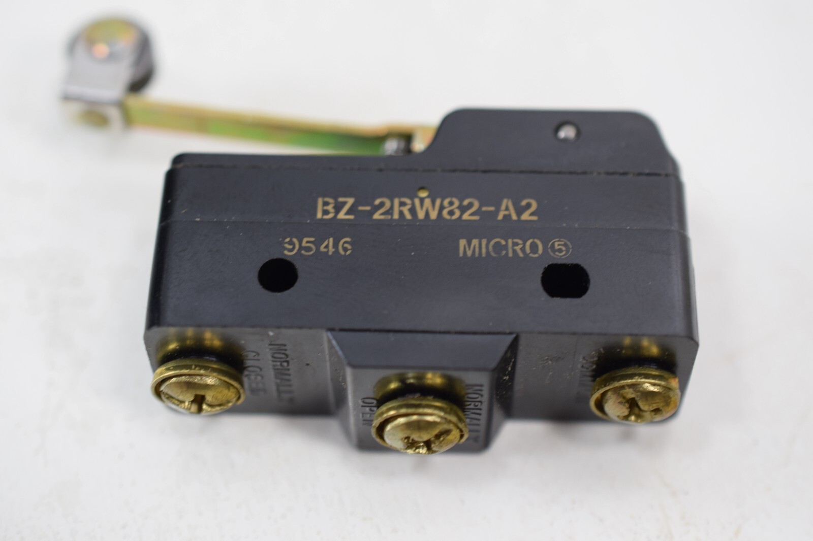 Micro Switch Selecta BZ-2RW822-A2-BG, Roller Lever, Bottom Facing