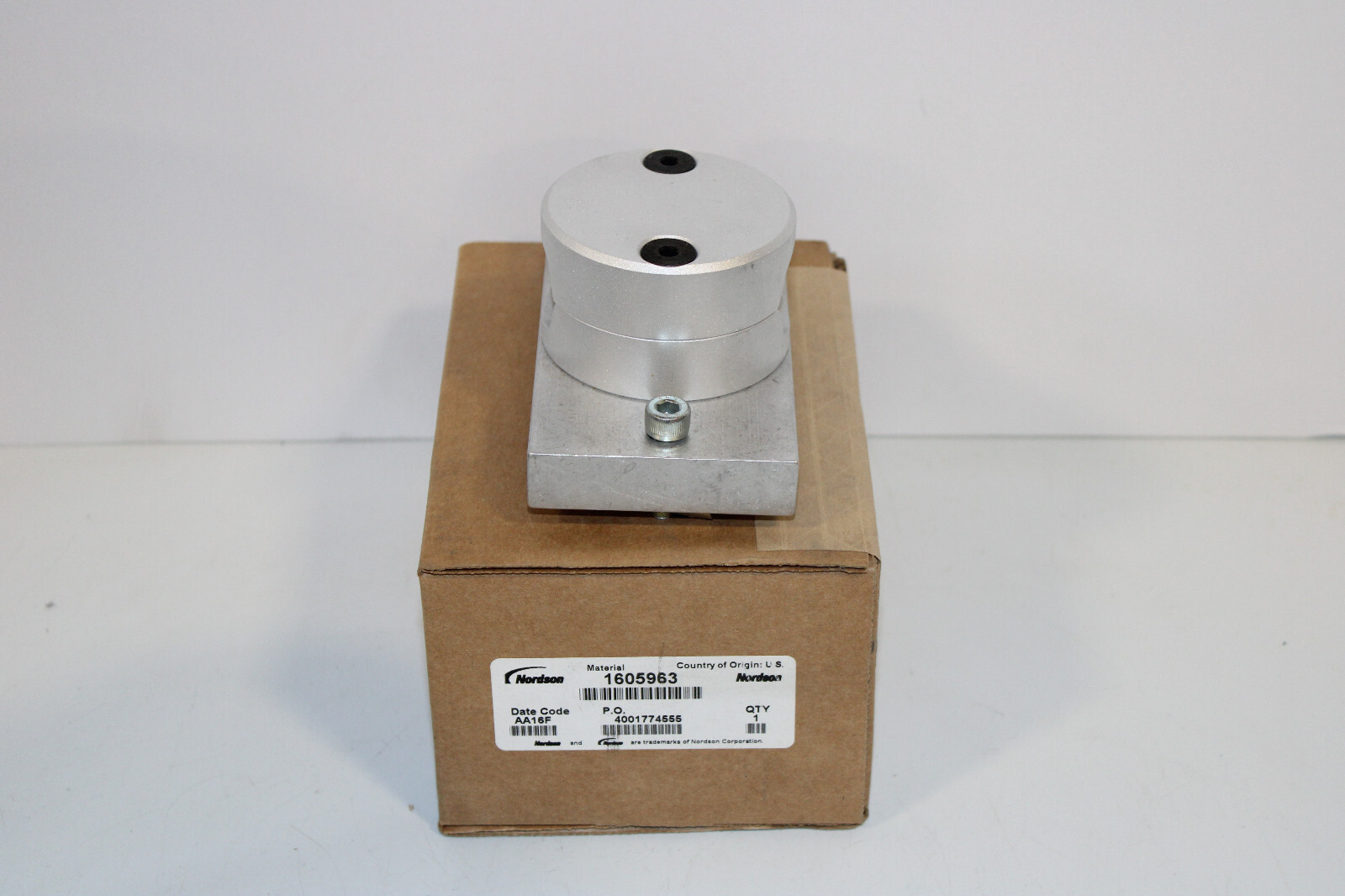 NORDSON 1605963 VERTICAL BAR GUN MOUNT FORE SURE COAT & ENCORE GUNS NEW