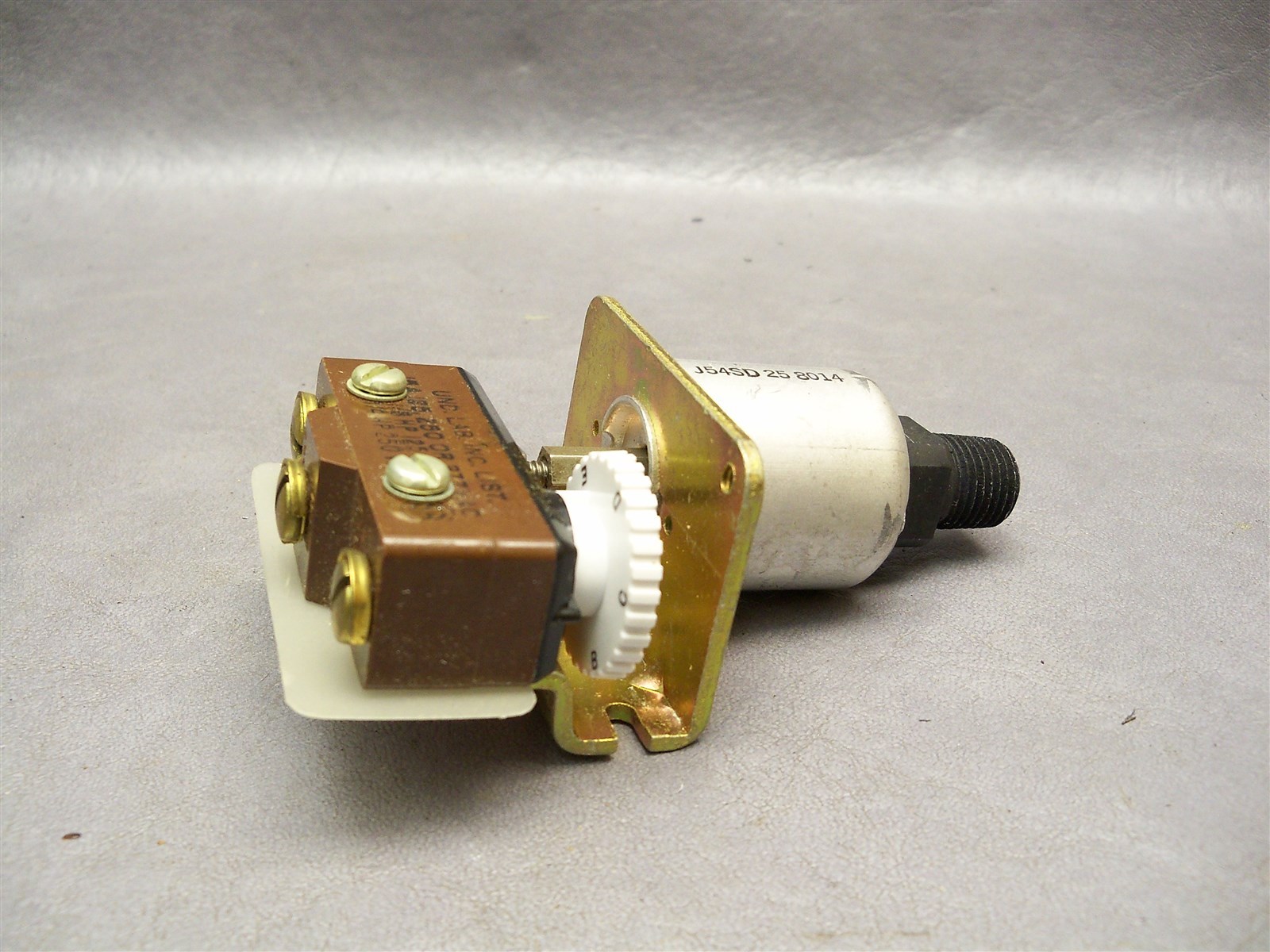 J54SD United Electric Controls 25 8014 Pressure Switch 15A 125, 250 or 277 VAC