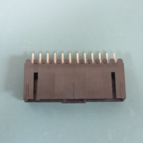 AMP 1-10368-1 Qty of 50 per Lot HEADER12 PIN SINGLE ROW