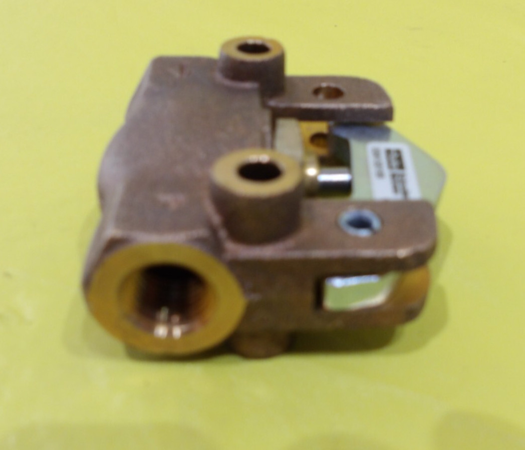 New Parker Schrader Bellows 034130199 Solenoid 2-Way Valve with Lever 1/4″