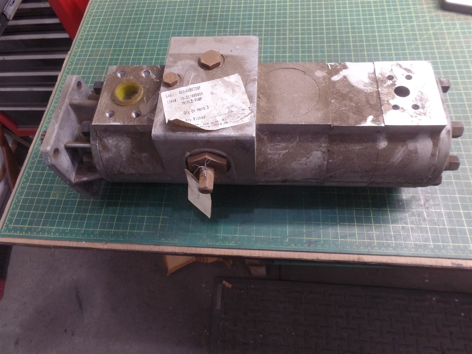 GENUINE TROJAN O&K 10211685900 TRIPLE PUMP ASSEMBLY, TEREX 10-211685900, N.O.S