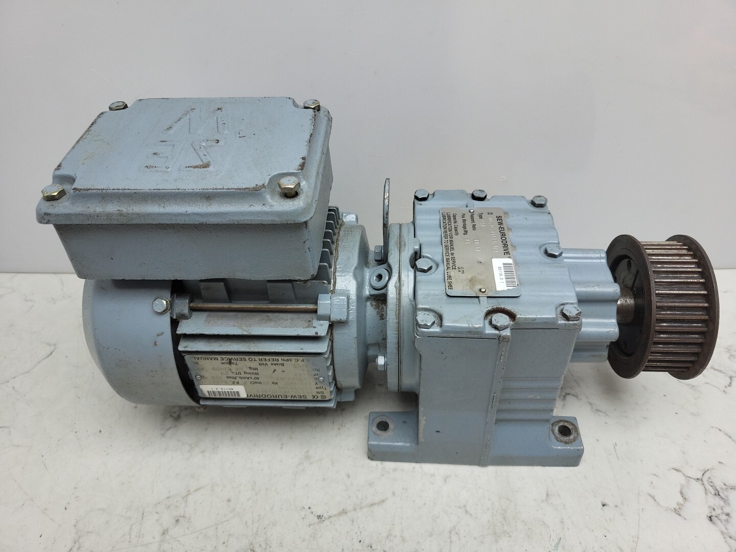 Sew Eurodrive R27DT71C4 Gear Motor .33 Hp Type R27 Gear Reducer 48.17:1 Ratio