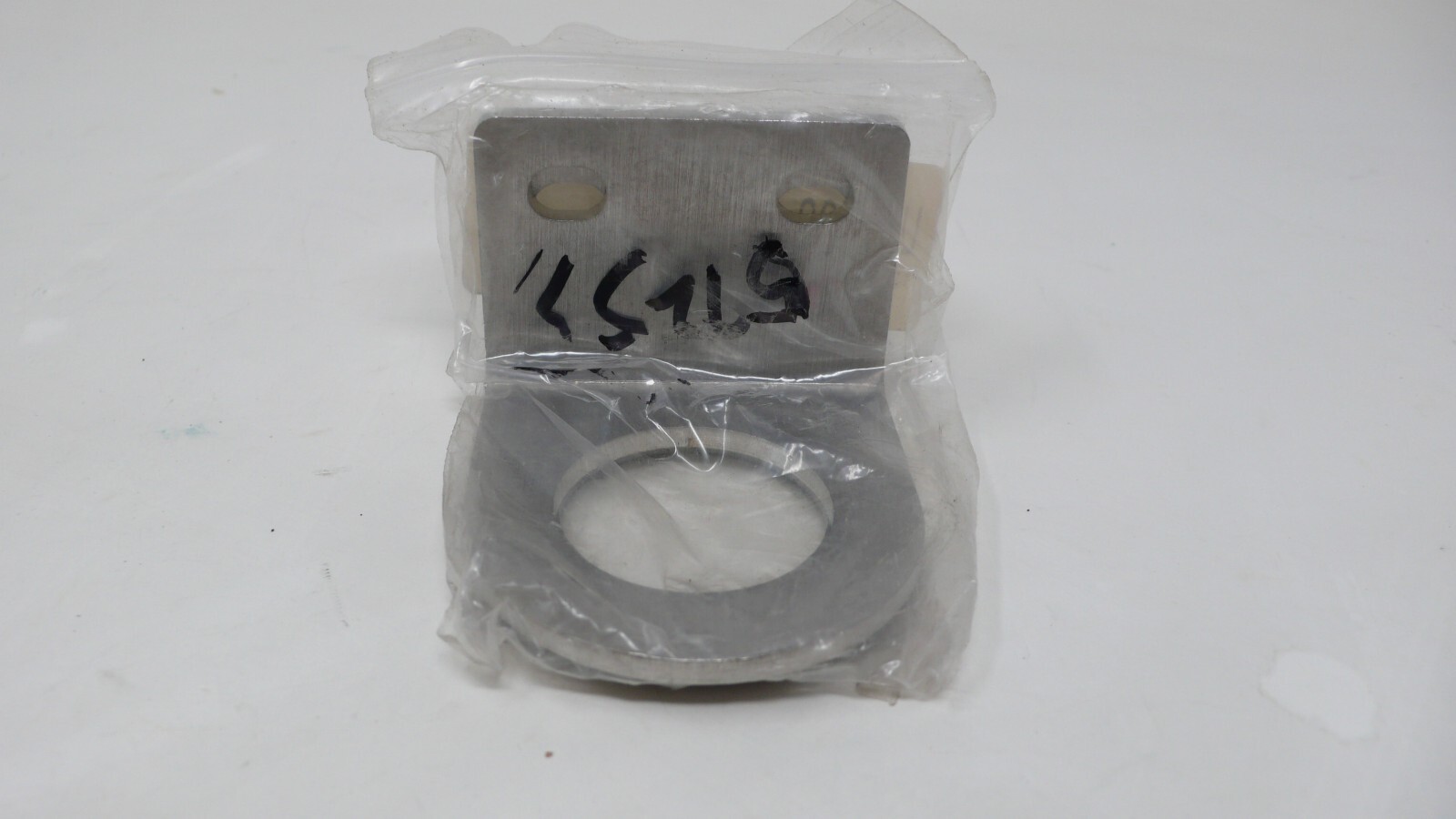 IFM EFECTOR U20303 ANGLE BRACKET