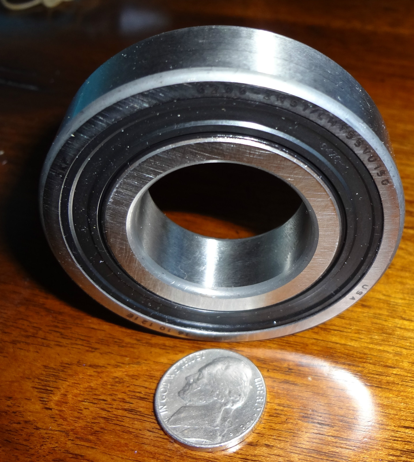 SKF 6206 2RS1 / LH75SVU150 sealed roller bearing ABEC # 1 m60 M113 M939 mk45