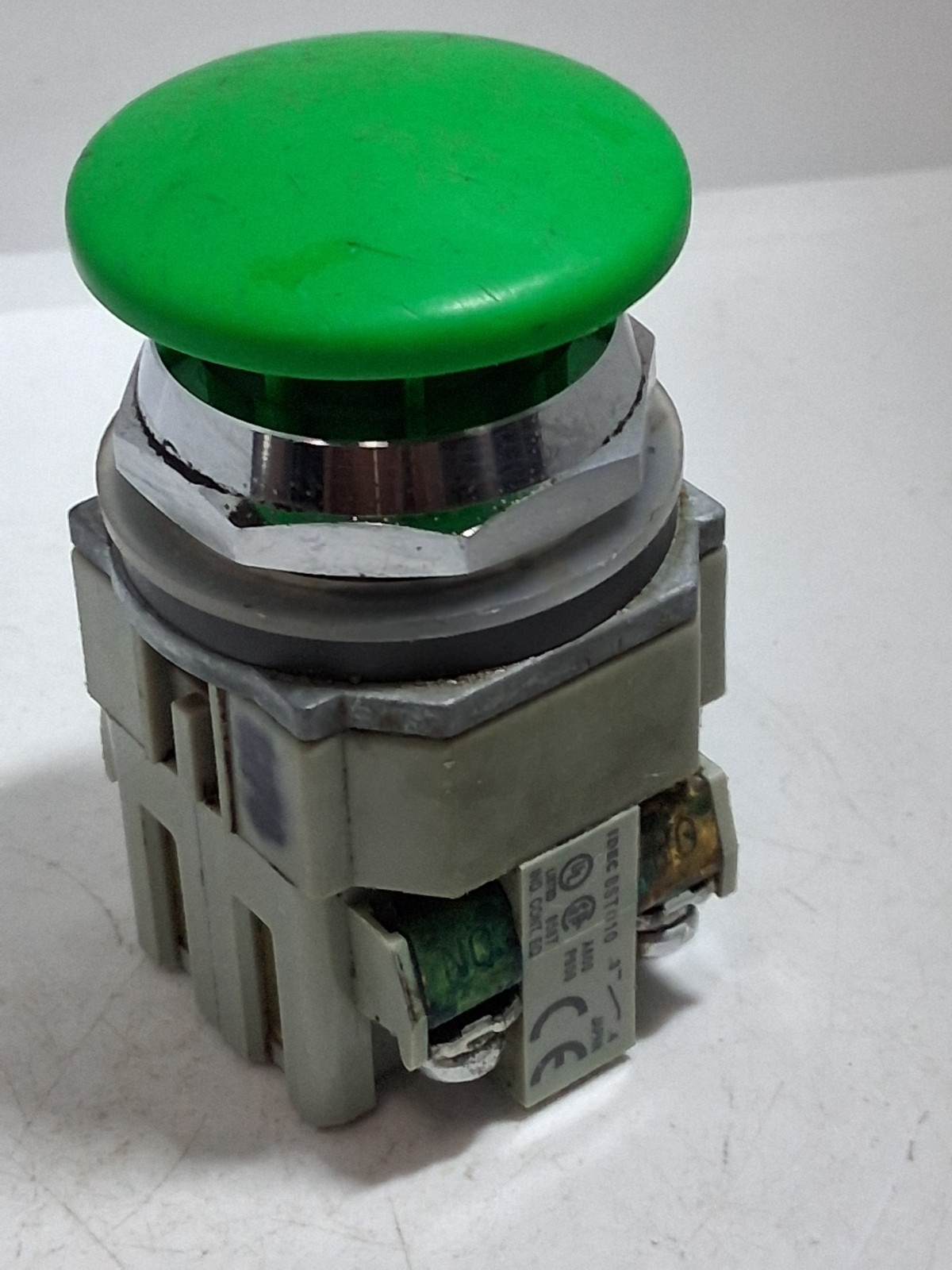 IDEC ABN311-G PUSHBUTTON MOMENTARY GREEN MUSHROOM 1NO/1NC