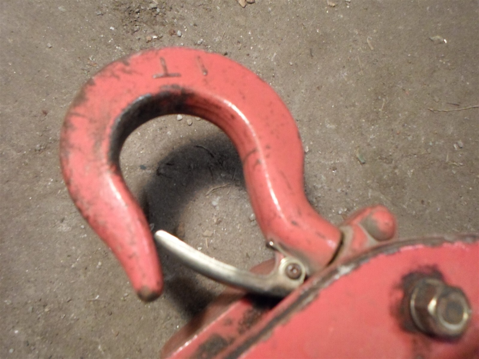 Coffing LHH-1B Hand Chain Hoist, Capacity: 1 Ton, Lift: 20 feet