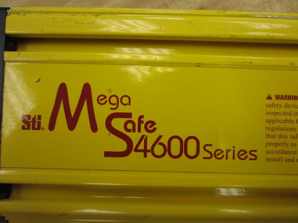 STI MG46-30-1215-R-A1-FD2 MegaSafe Light Curtain Receiver 48″