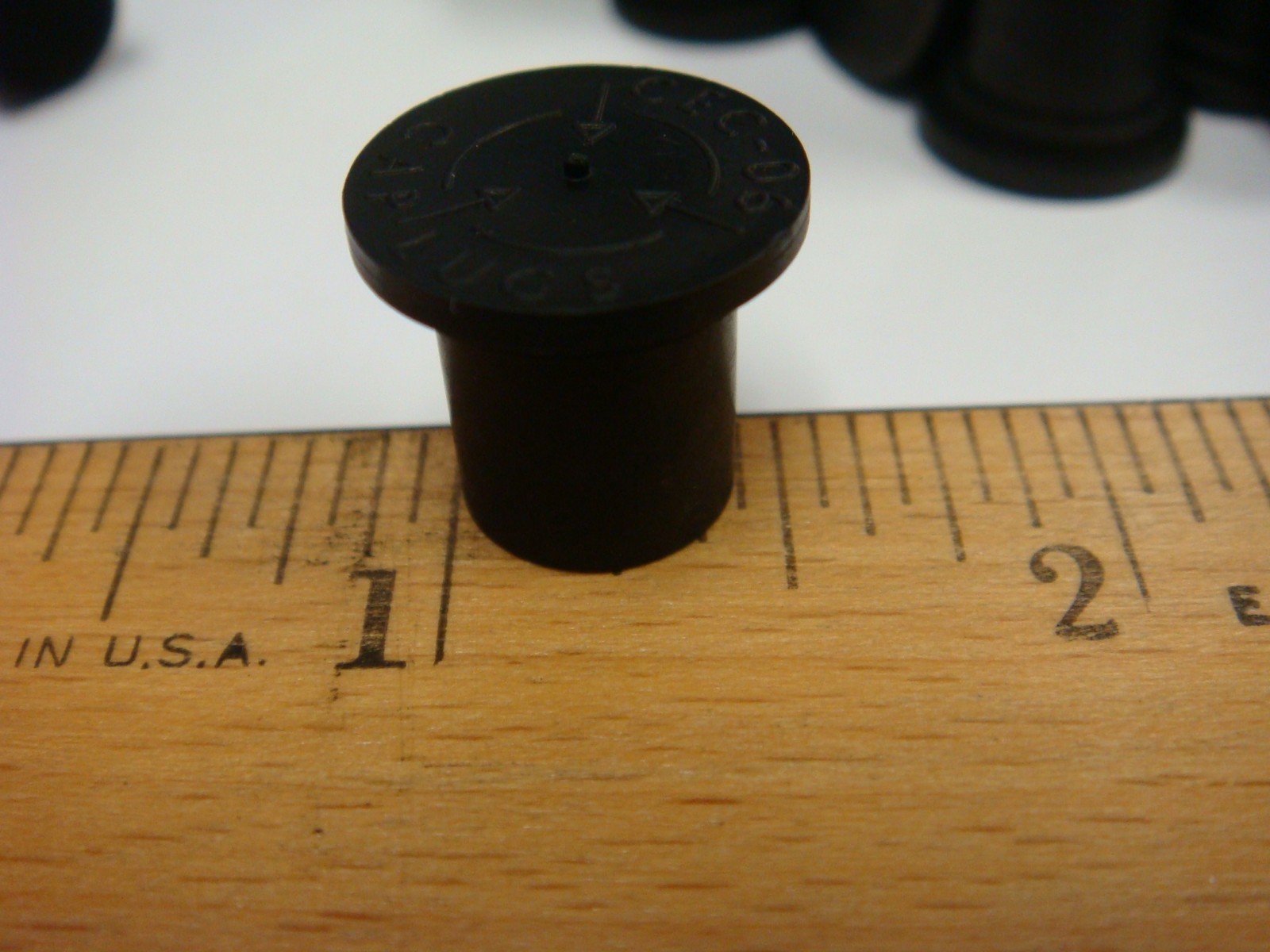 (50) CAPLUGS CEC-06 3/8″ BLACK CONDUCTIVE CAP FOR THREADED CONNECTORS