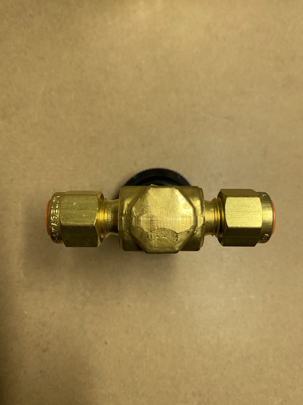 Whitey Swagelok B-1VS4-W1, B1VS4W1, Needle Valve, 0.37 Cv, 1/4″