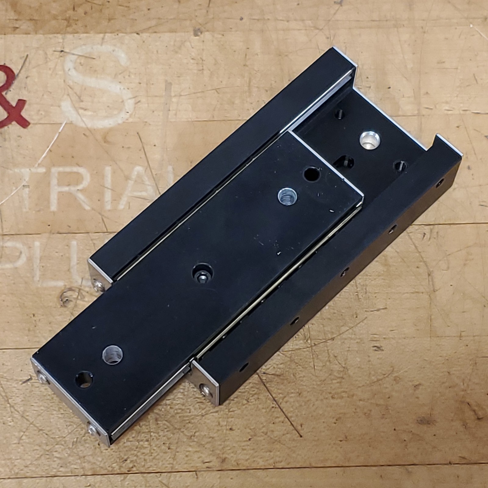 Del-Tron RS3-3 Crossed Roller Slide, 3″ Travel, 5″ x 2.62″ – USED