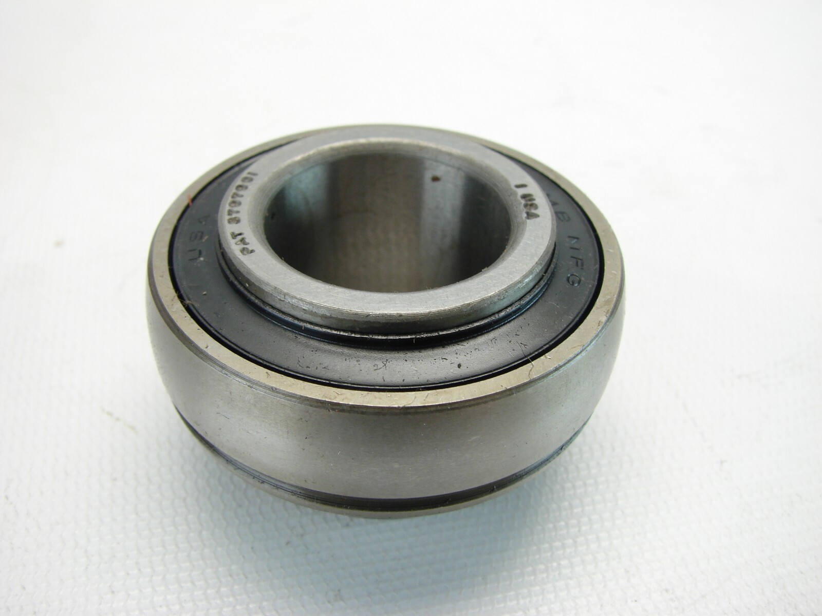 MB MFG, BALL BEARING INSERT MB25-1 Bore 1.000″ – 2.0472″ OD 1 7/32 Width (T86)