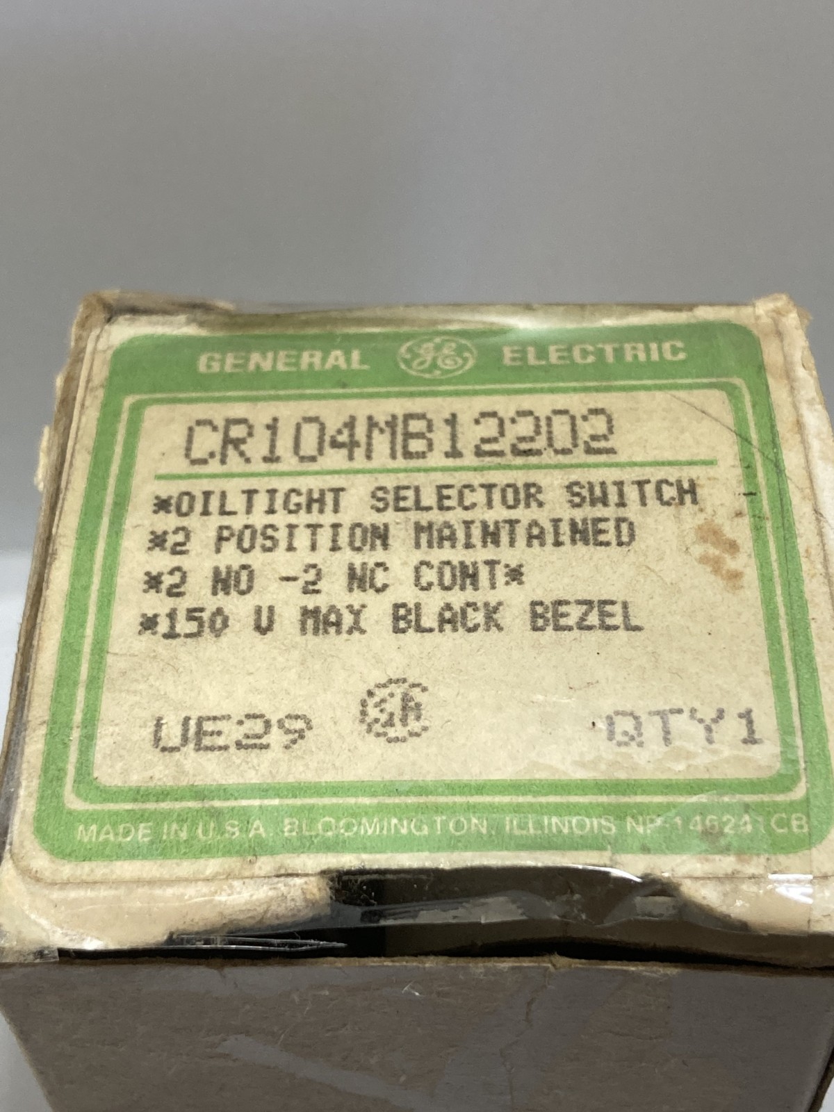 GE CR104MB12202 SELECTOR SWITCH 2 POS MAIN R 2NO/2NC 150V NIB