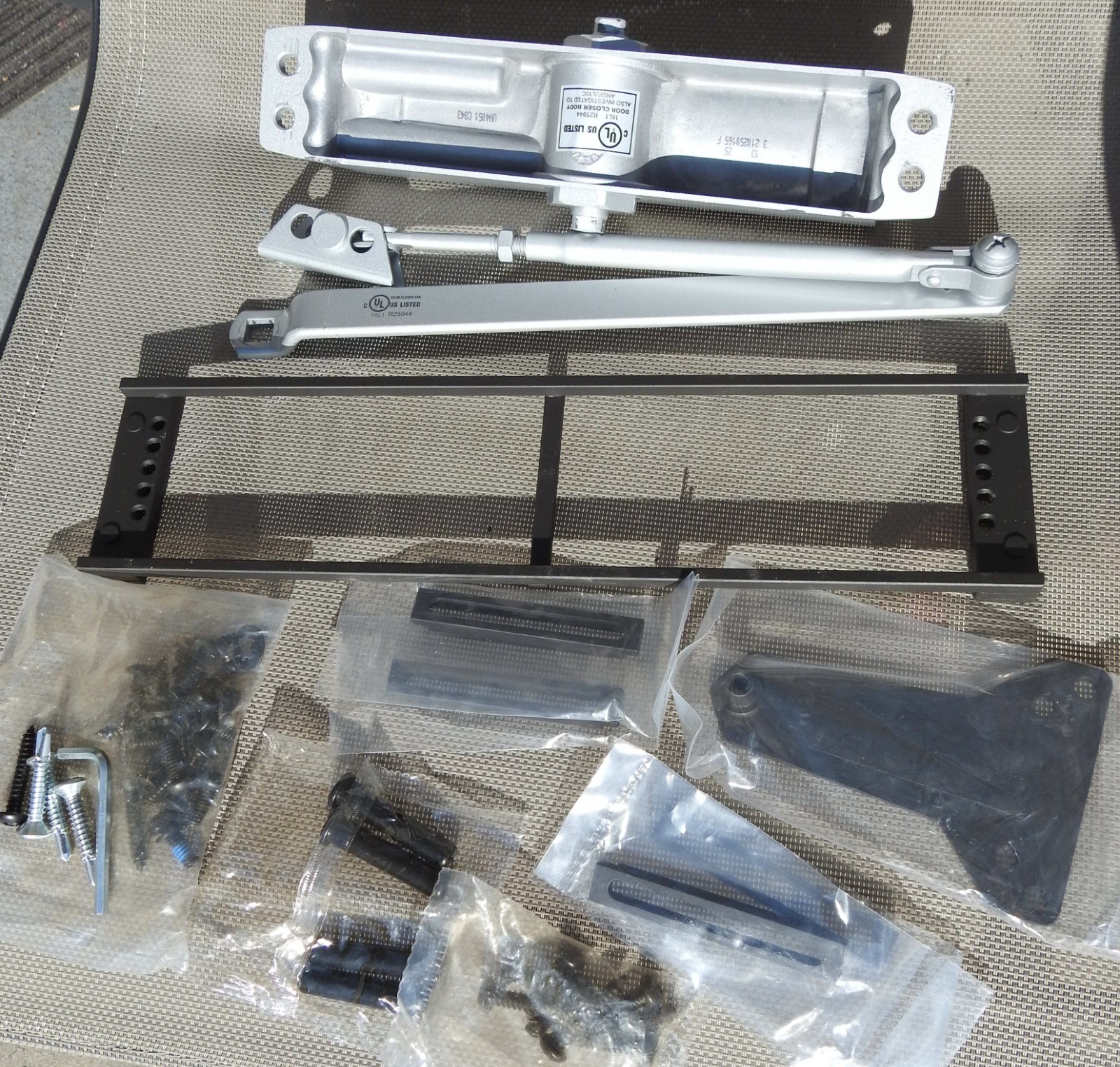 UNIVERSAL HARDWARE Commercial Door Closer