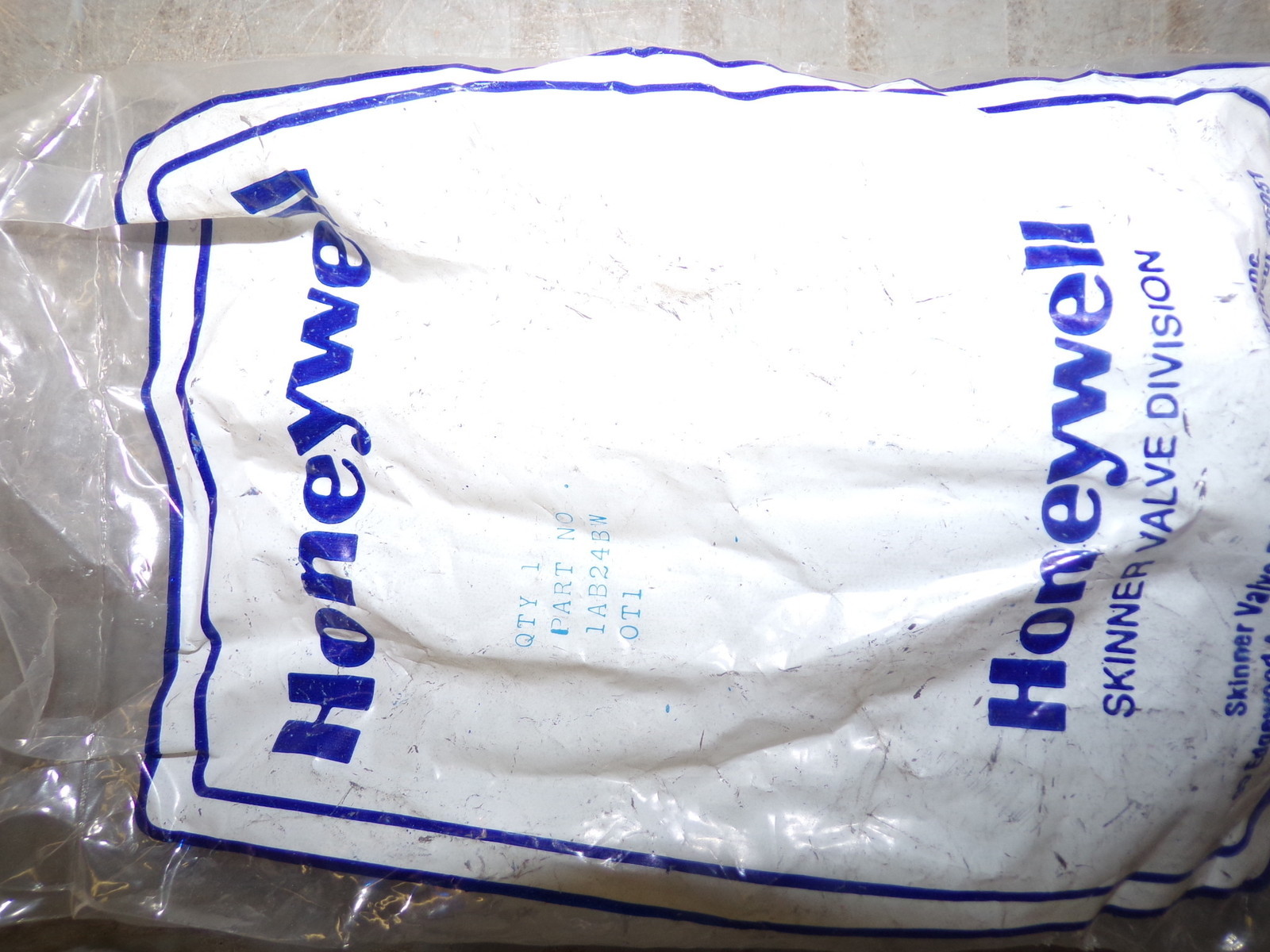 NEW Honeywell 1AB24BW UT1 Skinner Valve *FREE SHIPPING*