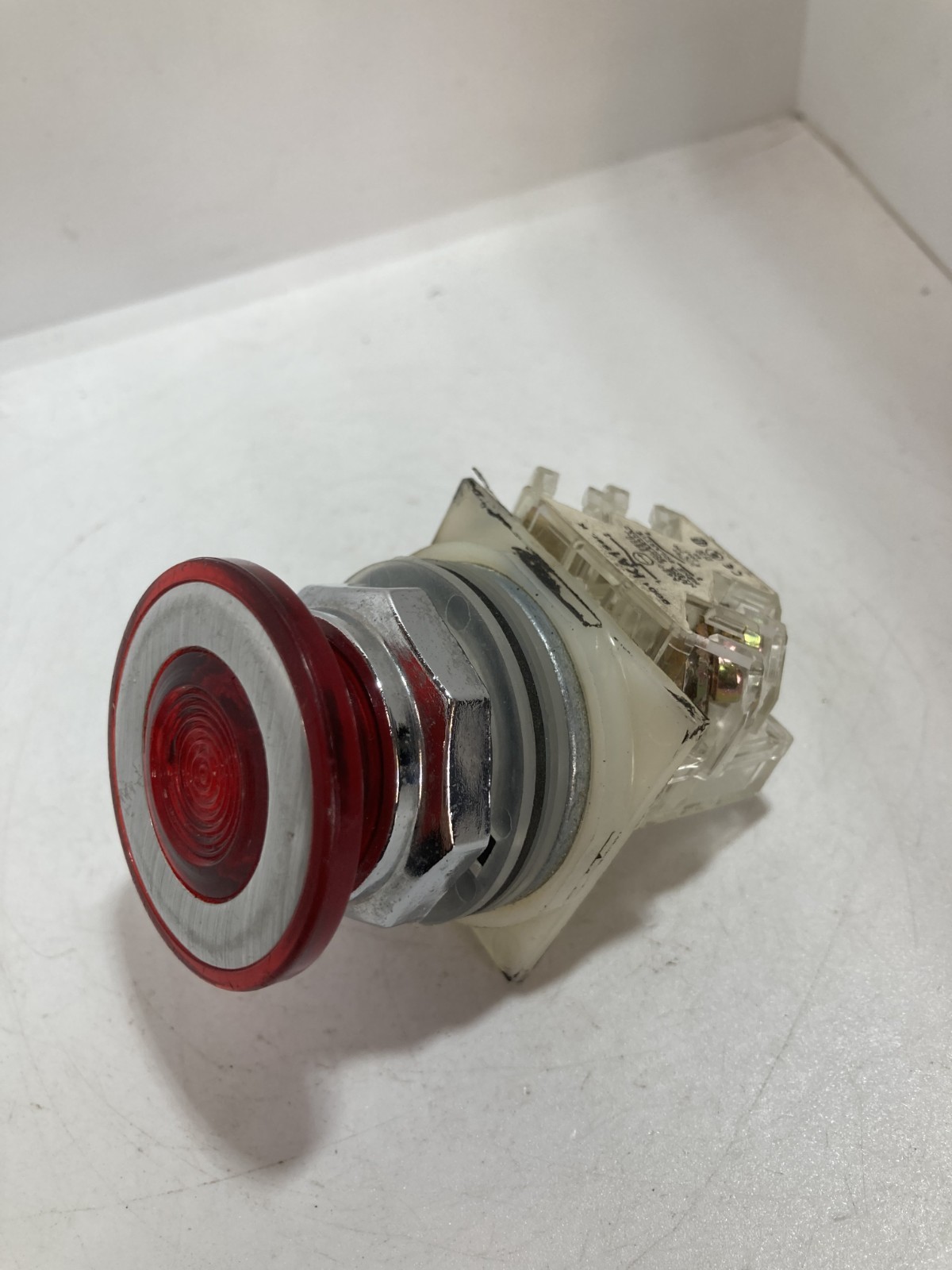 SCHNEIDER 9001-SK9RH13 PUSH PULL RED MUSHROOM E STOP 2 POSITION 1NO/1NC