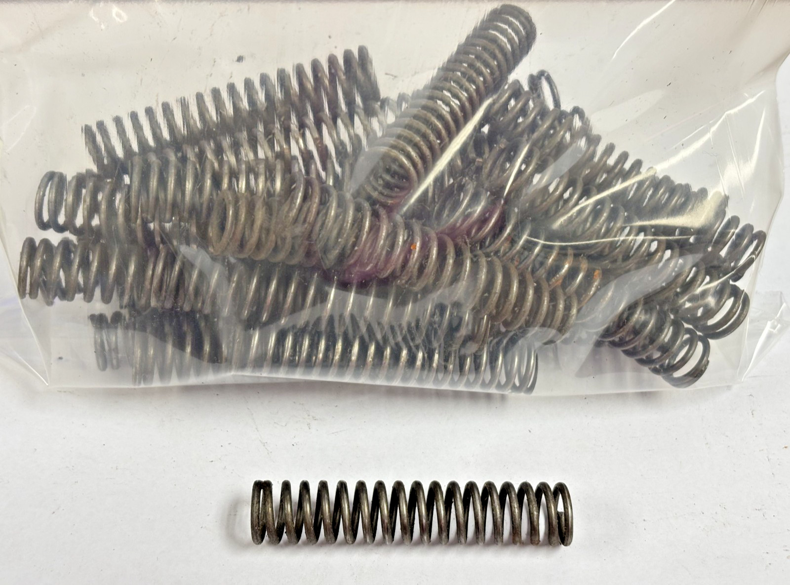 STEEL 17 COIL SPRINGS OD: 6″, WIRE DIA: 5/64″, LENGTH: 2-15/16″, LOT OF 28