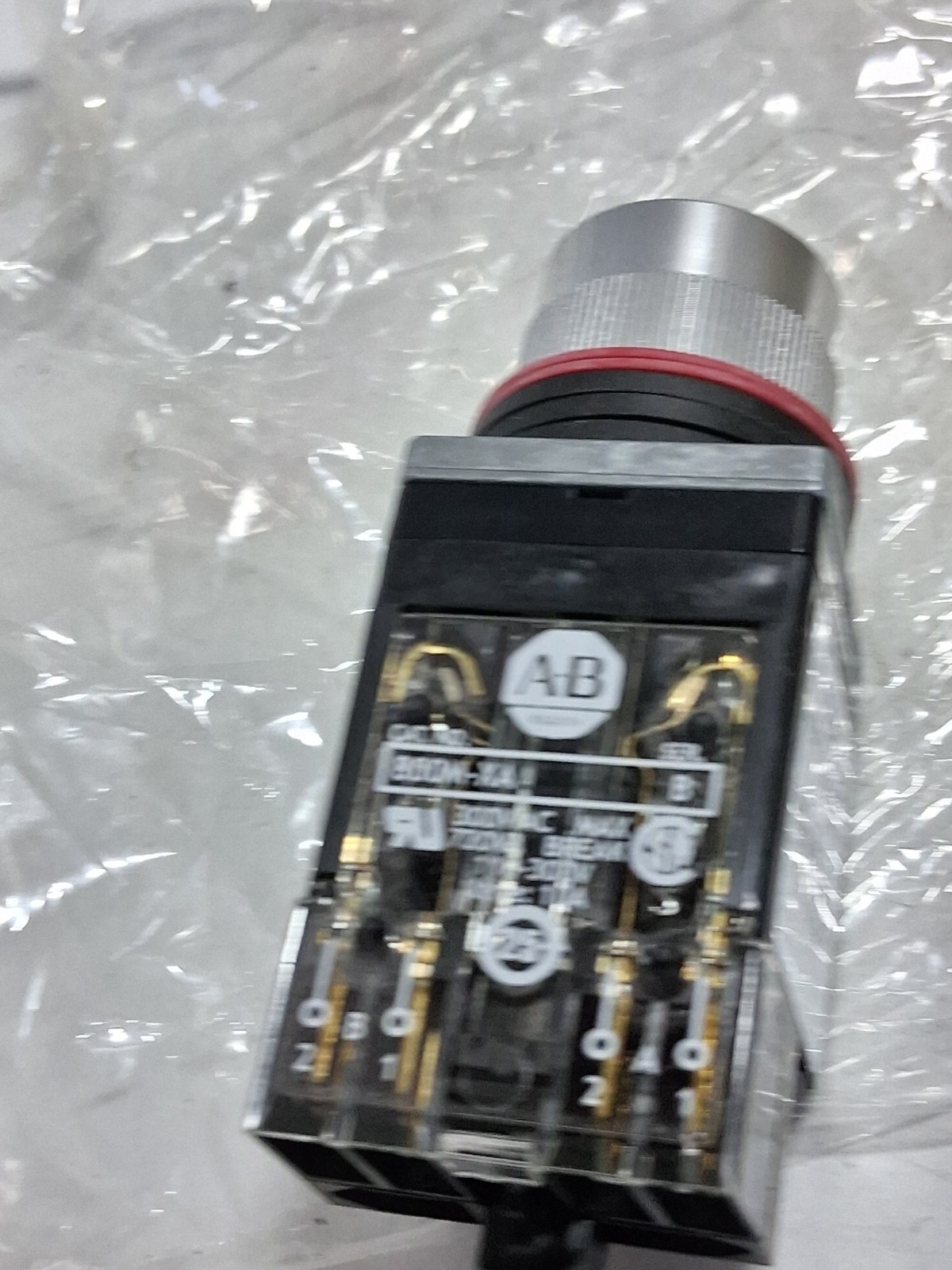 ALLEN BRADLEY 800MR-HH2BLA SELECTOR SWITCH 2 POS MAIN 1NO/1NC SERIES C NIB