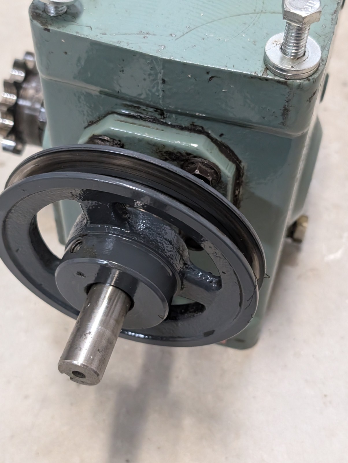 HYTROL 4AC 20-1 RH GEAR REDUCER RIGHT HAND, RATIO 20:1, With Gear & Pulley
