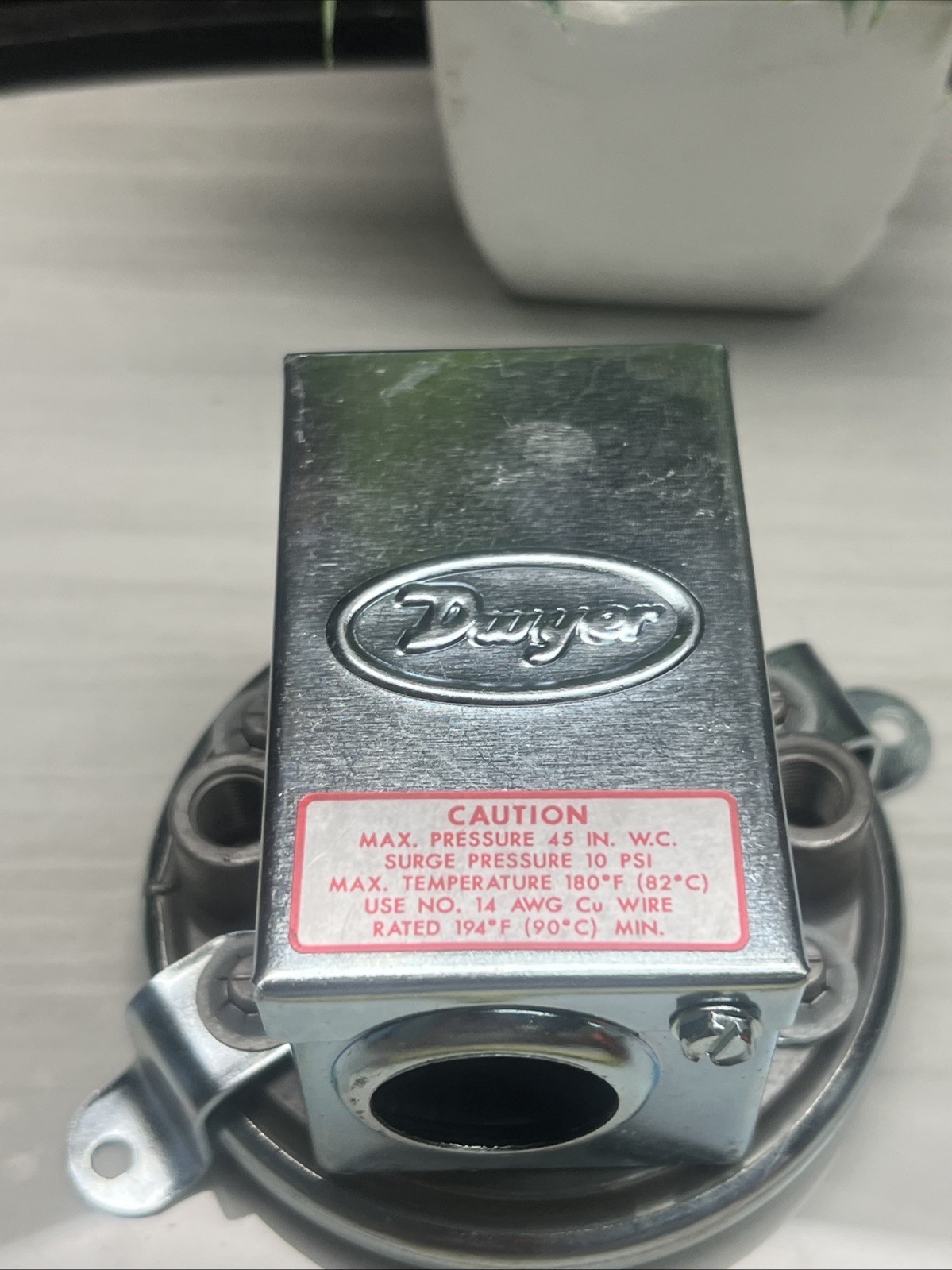 NEW – DWYER 1900 SERIES 125/480V .07-.15″ W.C. PRESSUE SWITCH 1910-0
