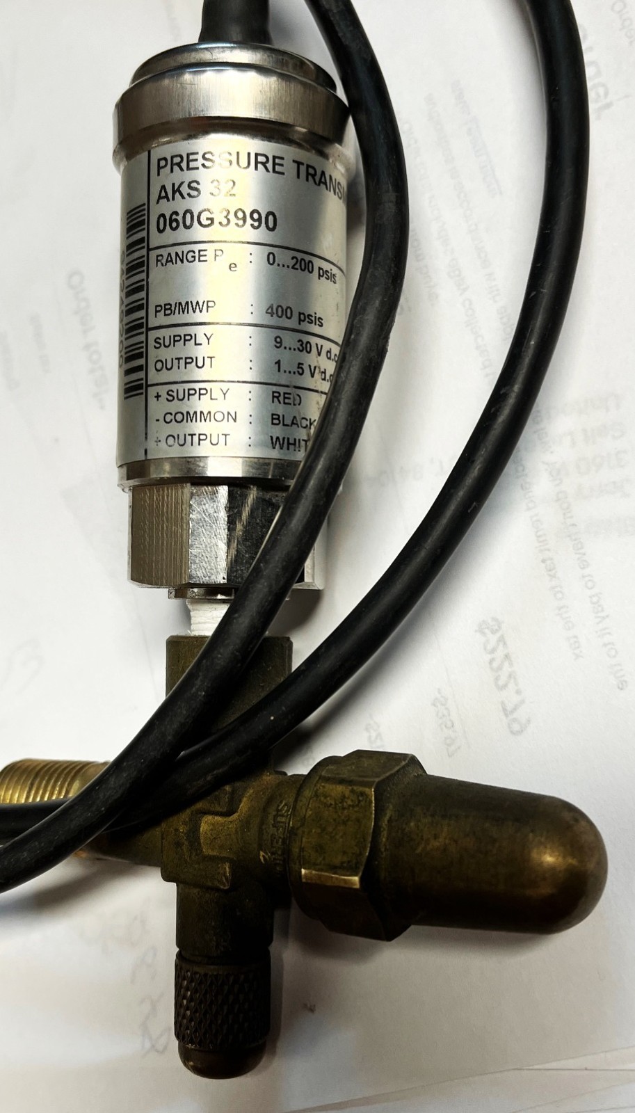 DANFOSS PRESSURE TRANSMITTER AKS32 060G3990 200psi w/Brass T Fitting UsedTakeOut