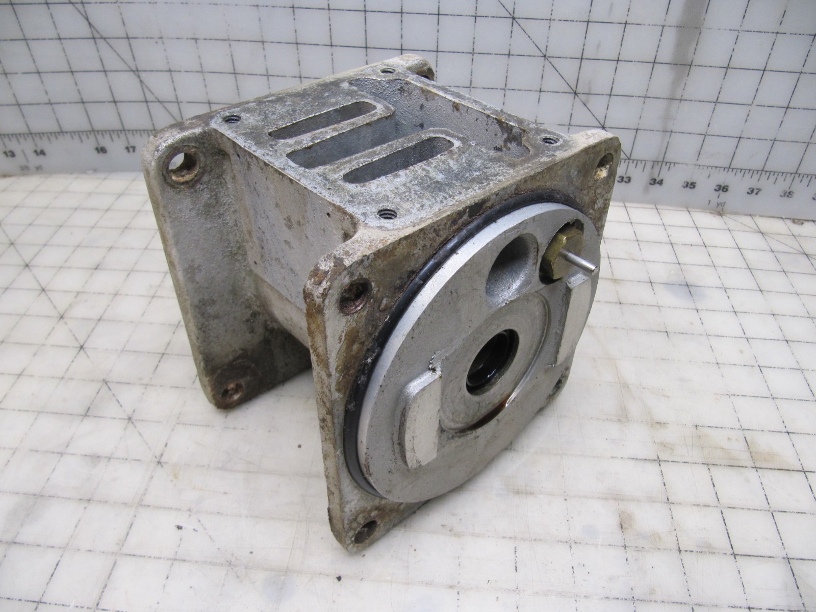 Used Warren Rupp Intermediate Bracket For Sandpiper Diaphragm Pump SB1 1/2
