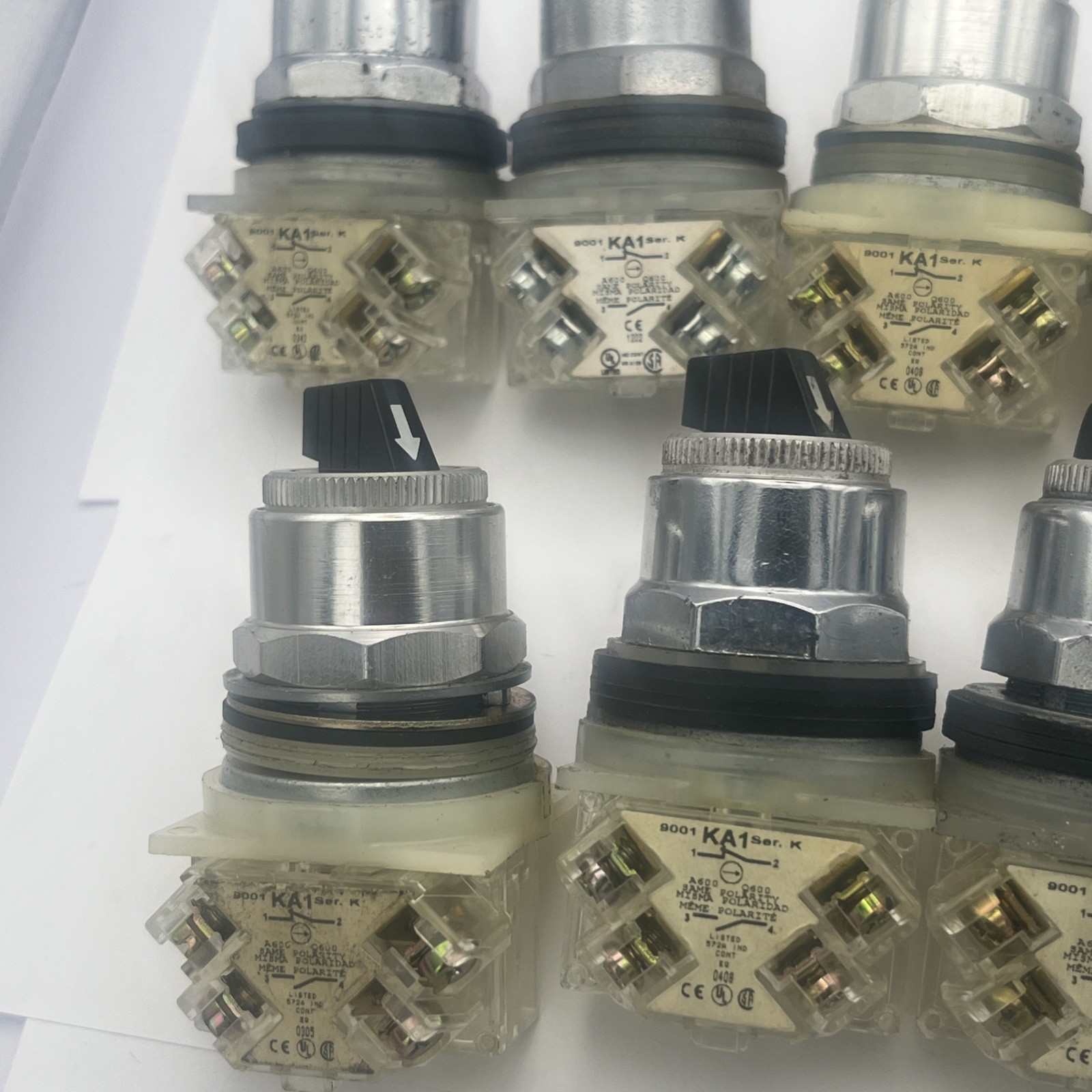 1) SQUARE D 2 POSITION MAINTAINED SELECTOR SWITCH WITH KA-1 CONTACT 9001KS11BH13