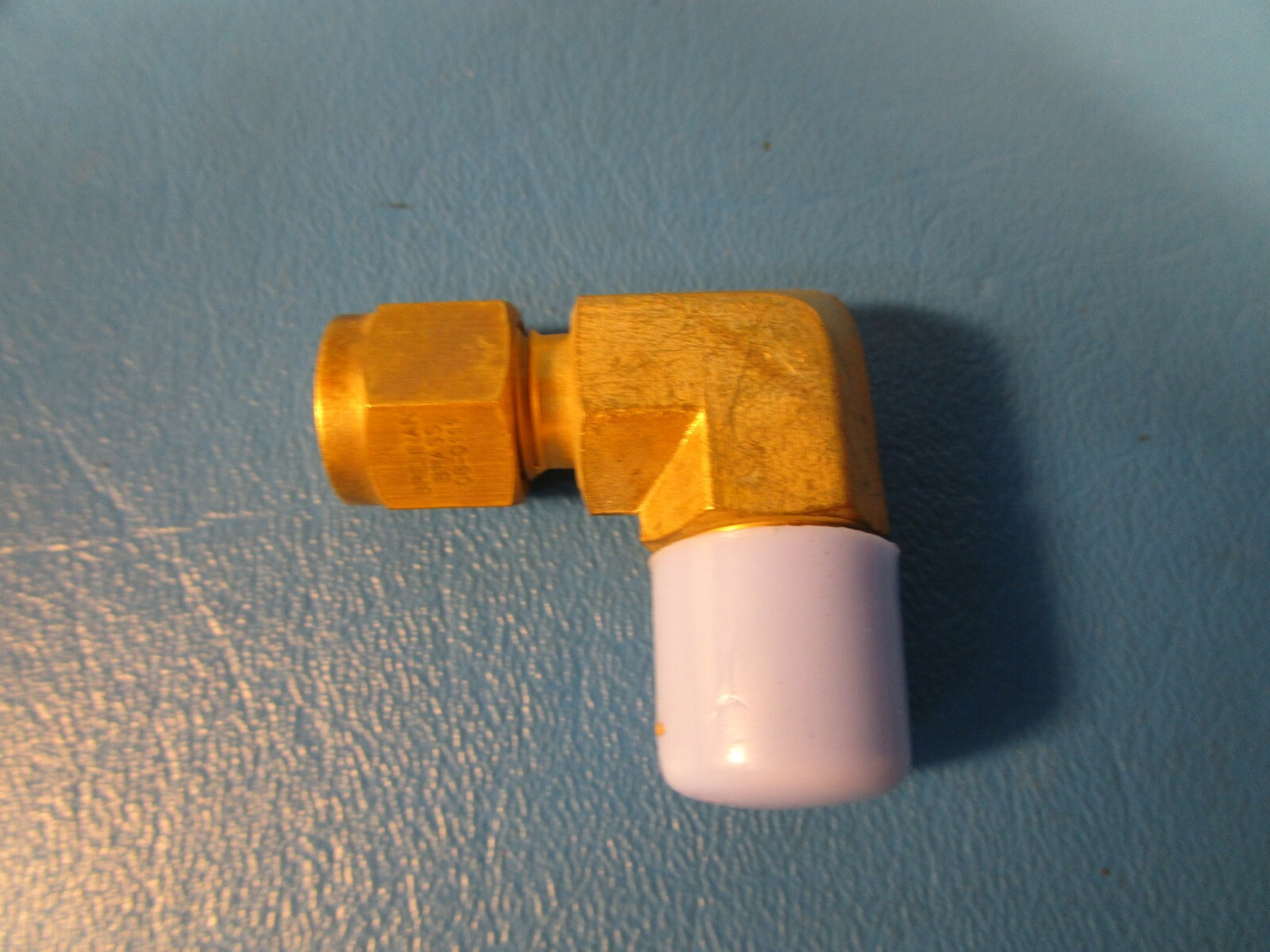 Lot of 4, Brennan NS2501-04-04-B, 90 Degree Elbow 1/4″ x 1/4″ Male Flare Brass