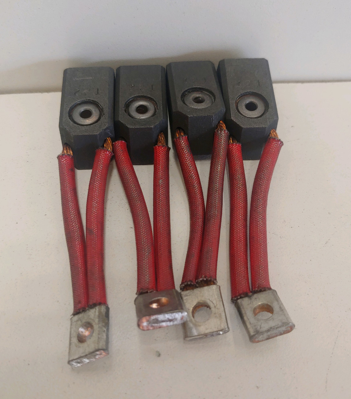 LOT OF 4 NEW OLD STOCK! HELWIG 1-3/8″X 5/8″X 1/2″ CARBON MOTOR BRUSHES 15-503751