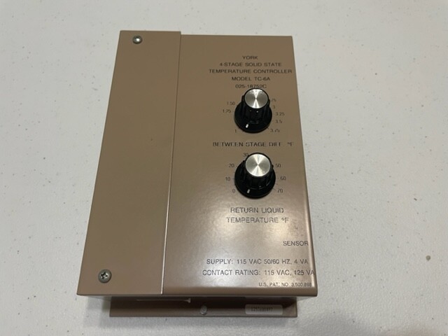 YORK 025 18752C TEMPERATURE CONTROLLER 4STAGE SOLID STATE 115VAC