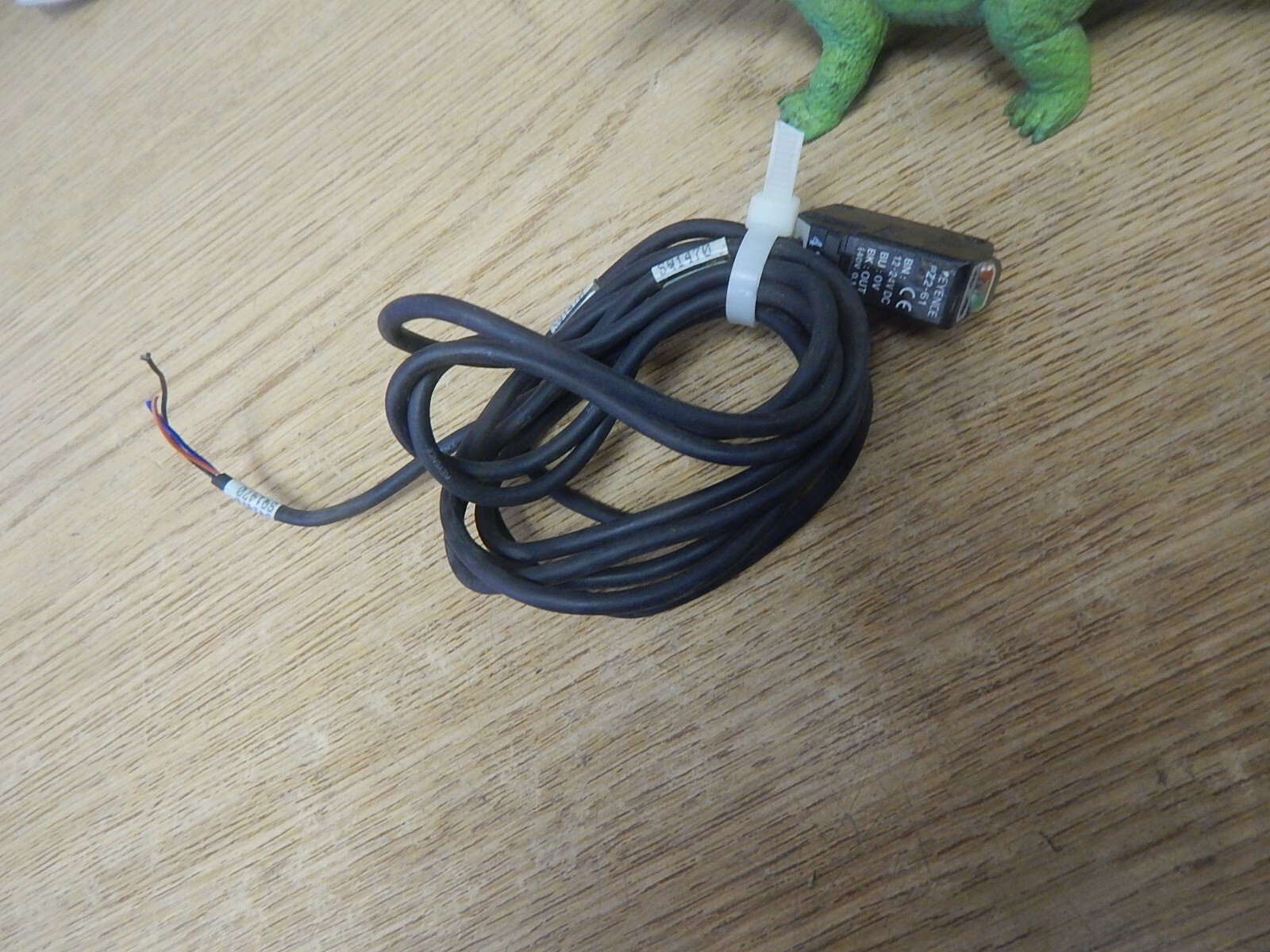 Keyence PZ2-61 Sensor 4723 70″ Long “E” *FREE SHIPPING*