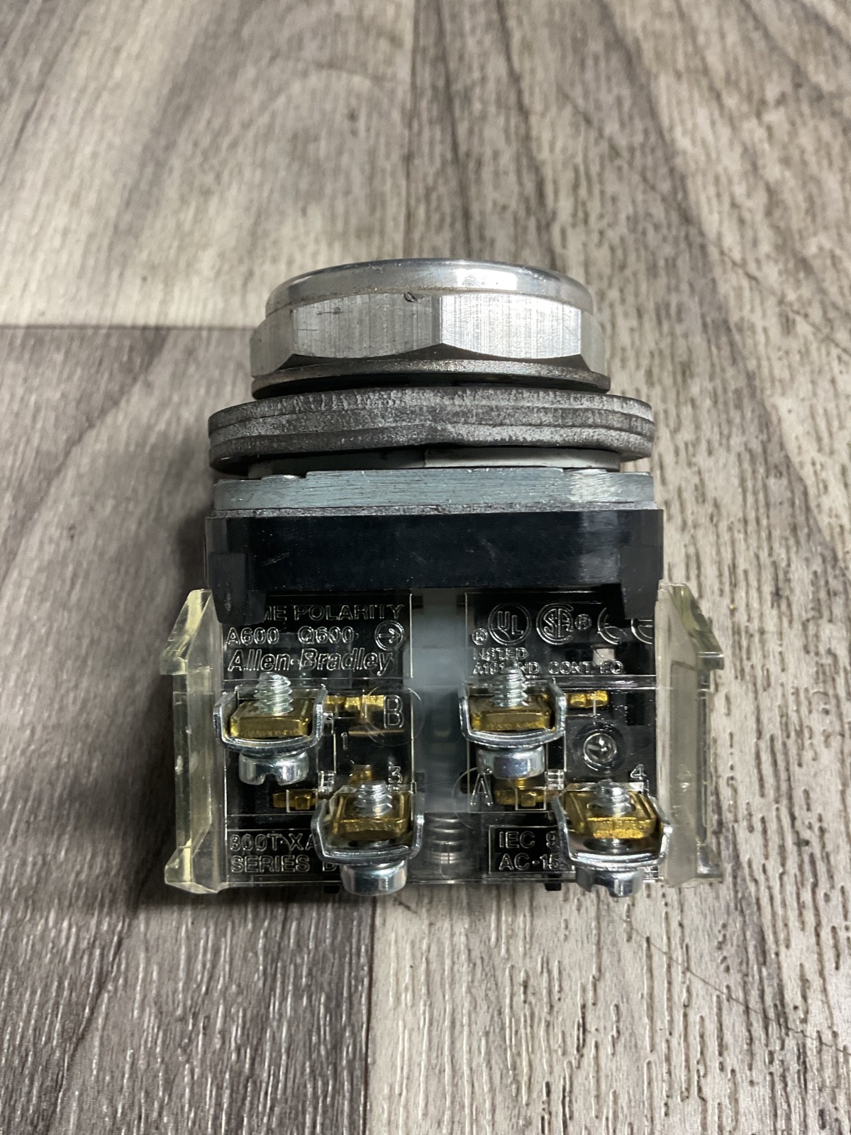 ALLEN BRADLEY PUSH BUTTON 800T-A SER. T #4024M6