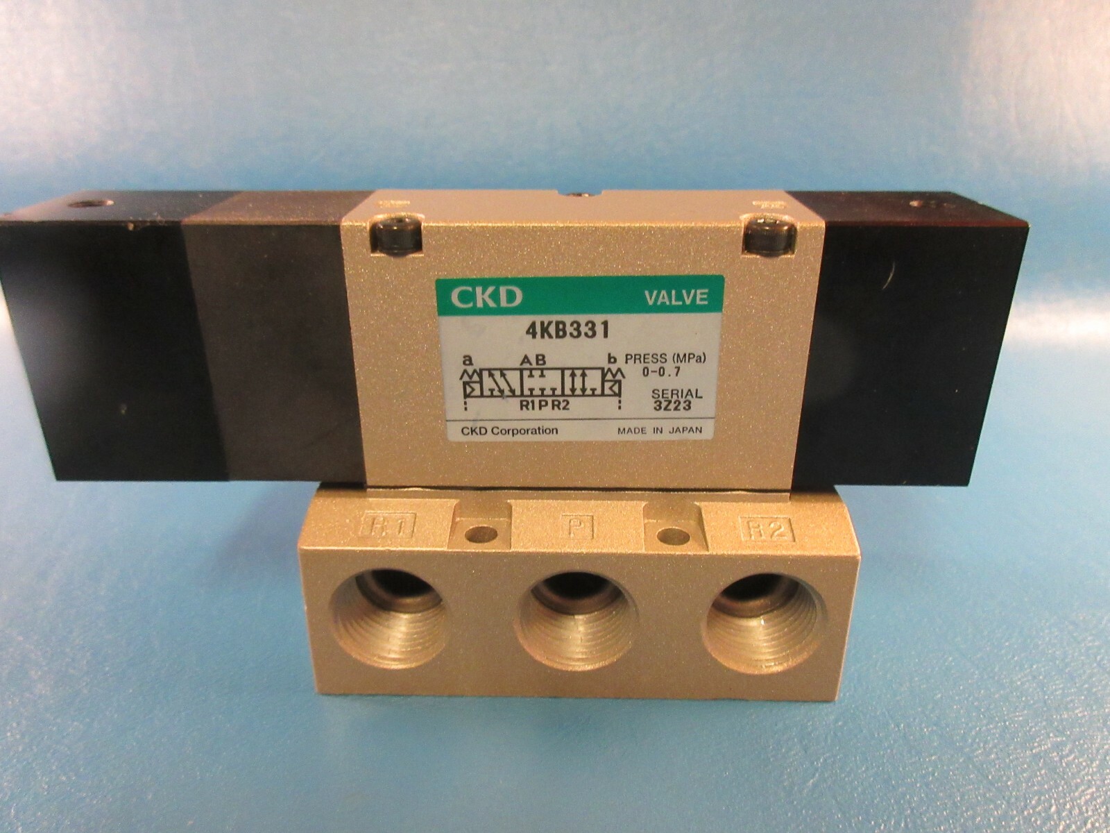CKD 4KB331 Pneumatic Valve with Manifold, Five 1/4″ Ports