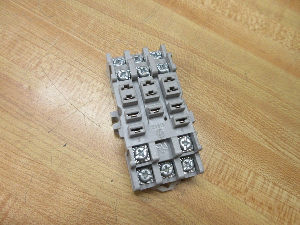 Potter & Brumfield 27E893 Relay Socket w/White Clip