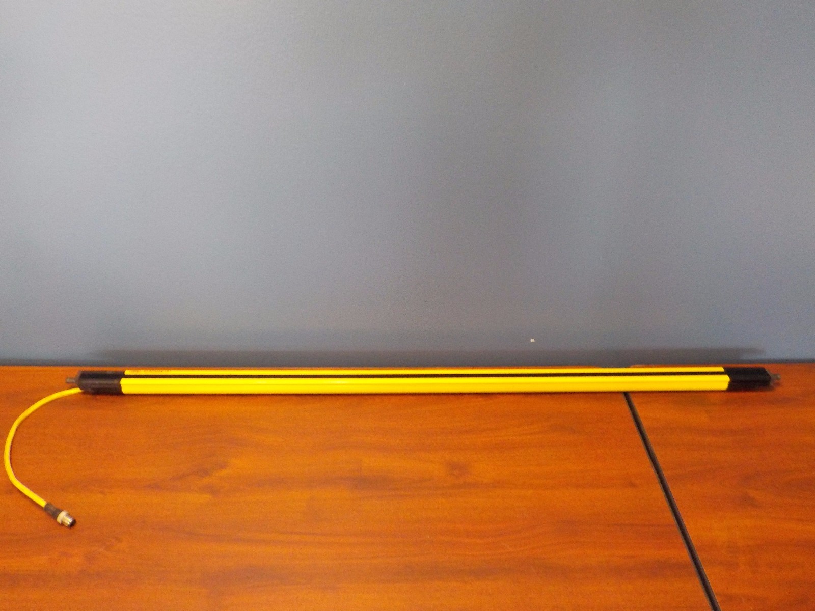 BANNER SLPCE25-970P8 USED EZ-SCREEN LP SAFETY LIGHT CURTAIN EMITTER SLPCE25970P8