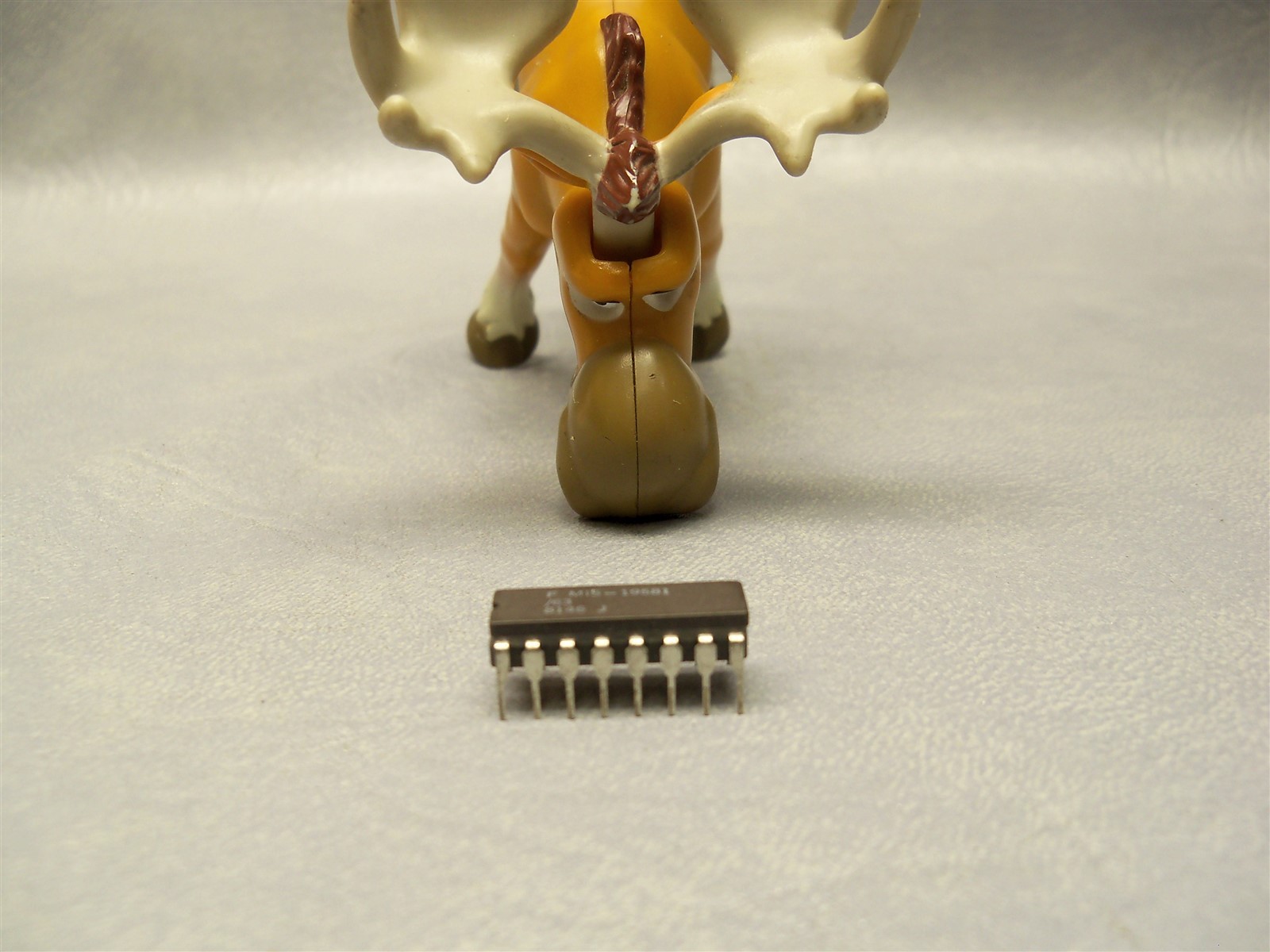 MIS-19581-63 Integrated Circuit Case – Lot of 8