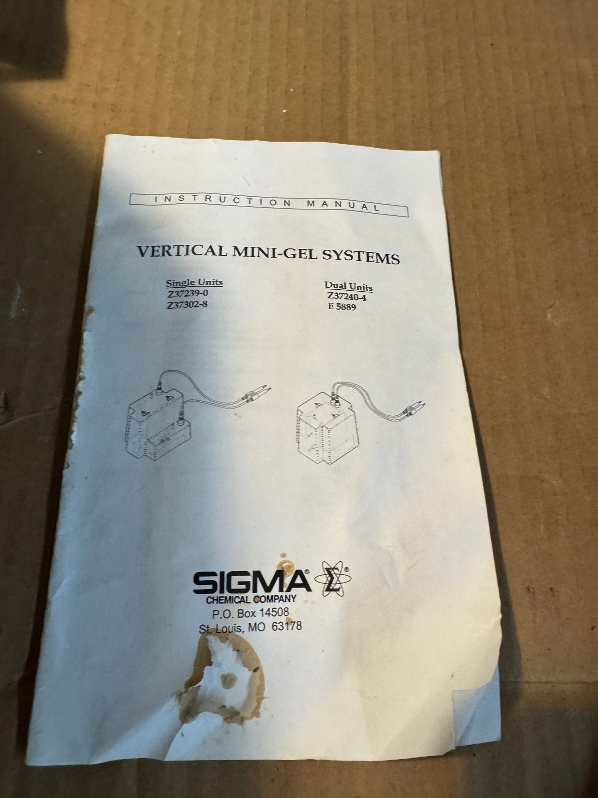 SIGMA CHEMICAL Model CZ37 ,240-2 Vertical Mini Gel Electrophoresis Unit System