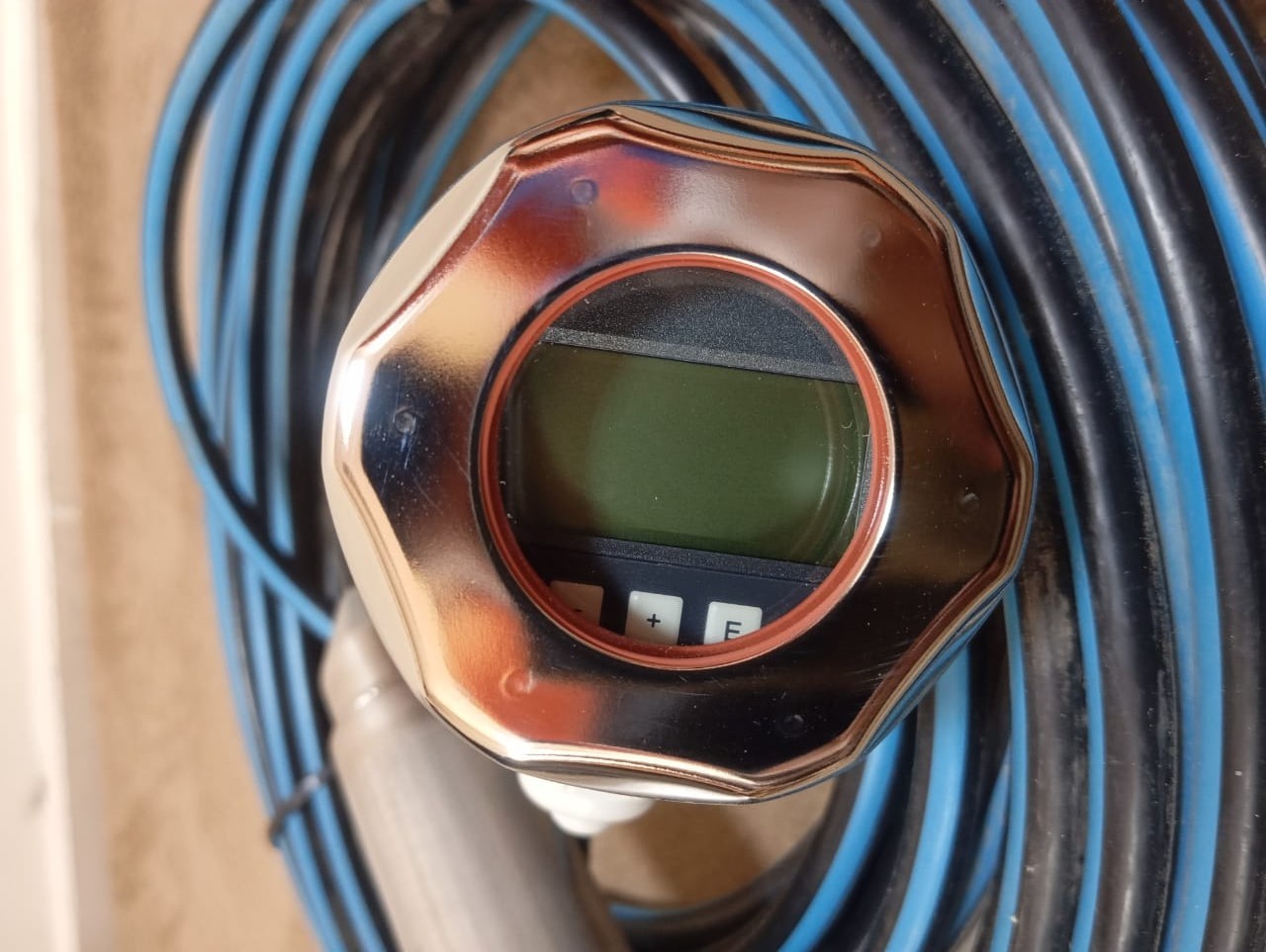 Endress+Hauser / Deltapilot M / Hydrostatic Pressure Transmitter / FMB53-LVP4/0