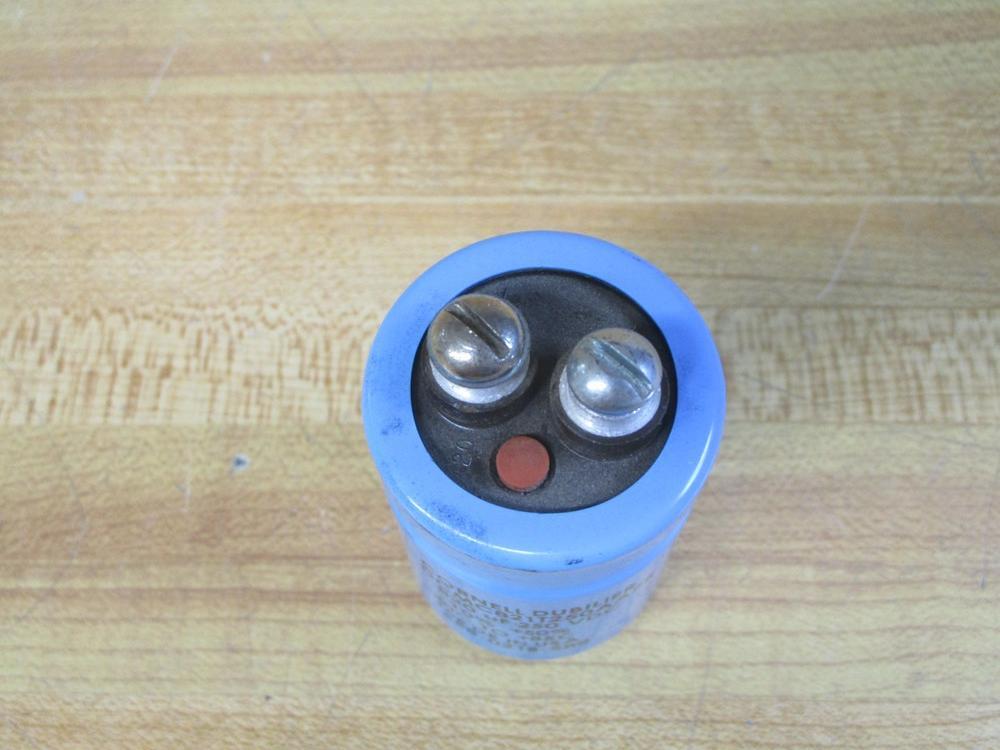 Cornell Dubilier DCMC821T250AA28 Capacitor 820 µF 250 VDC