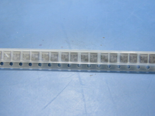 VISHAY 293D105X9035B2T Qty of 1380 per Lot Cap Tant Solid 1uF 35V B CASE 10% (3