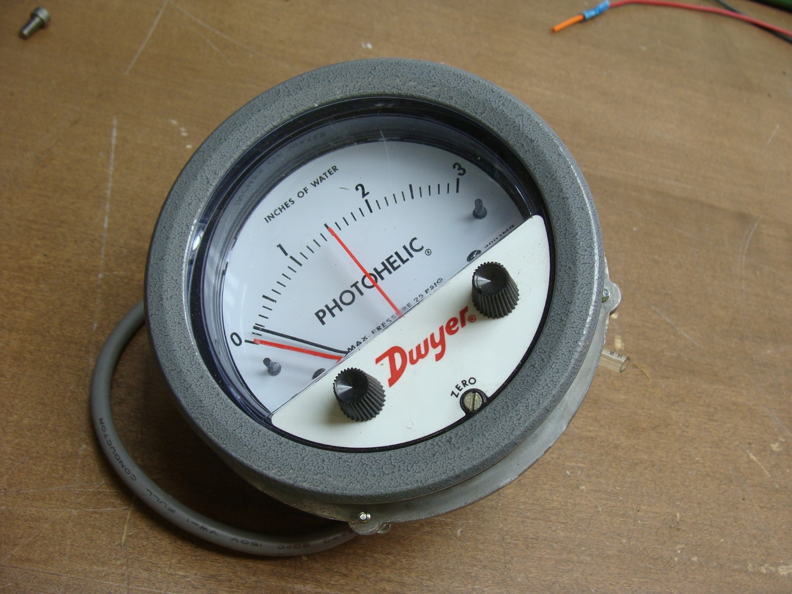 DWYER PHOTOHELIC SERIES 3000MR COMPACT DIFFERENTIAL PRESSURE GAUGE 0-3 IN WATER