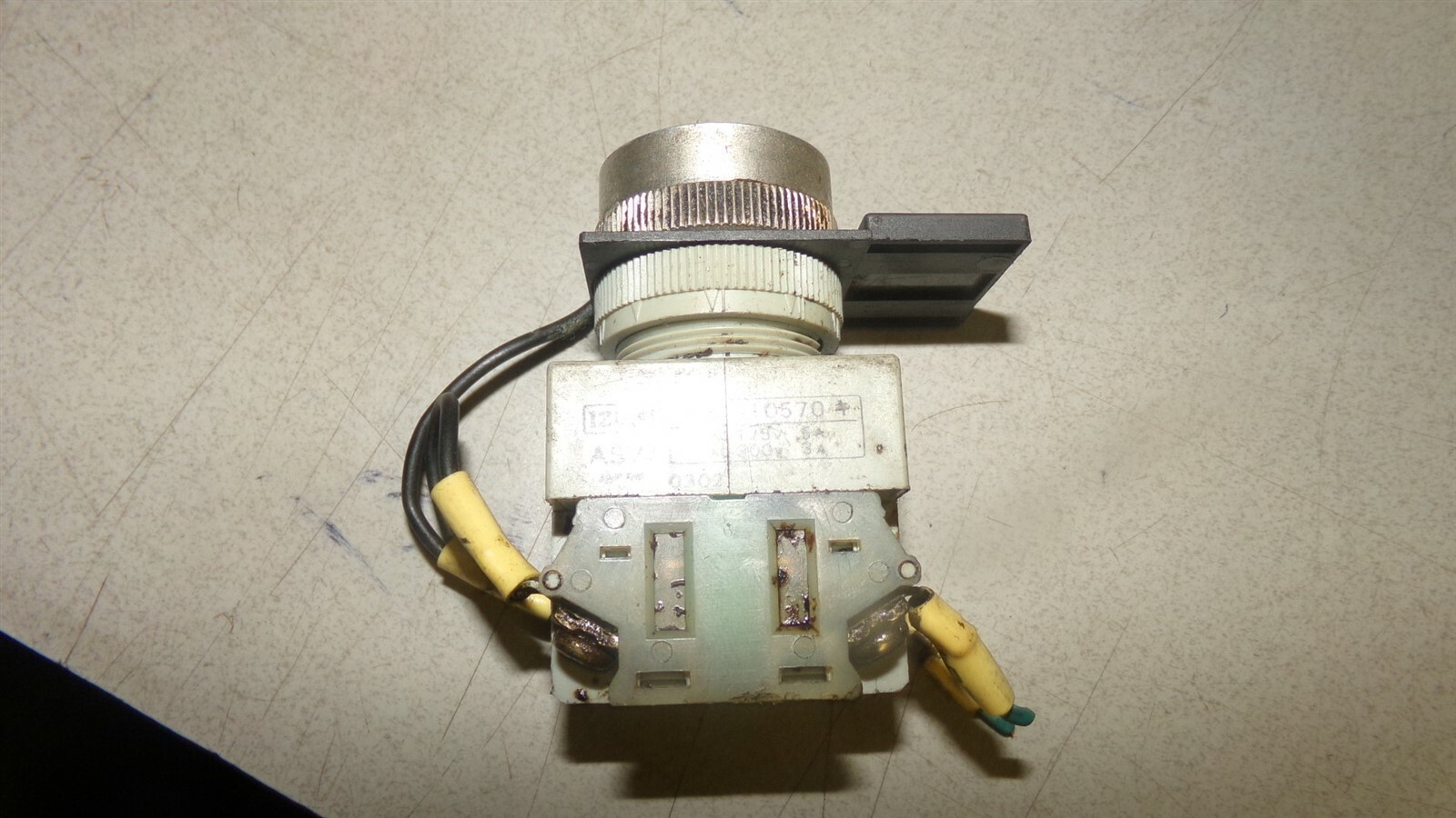 Izumi Unclamp Pallet Switch (Missing Button) 41-10570 0302 *FREE SHIPPING*