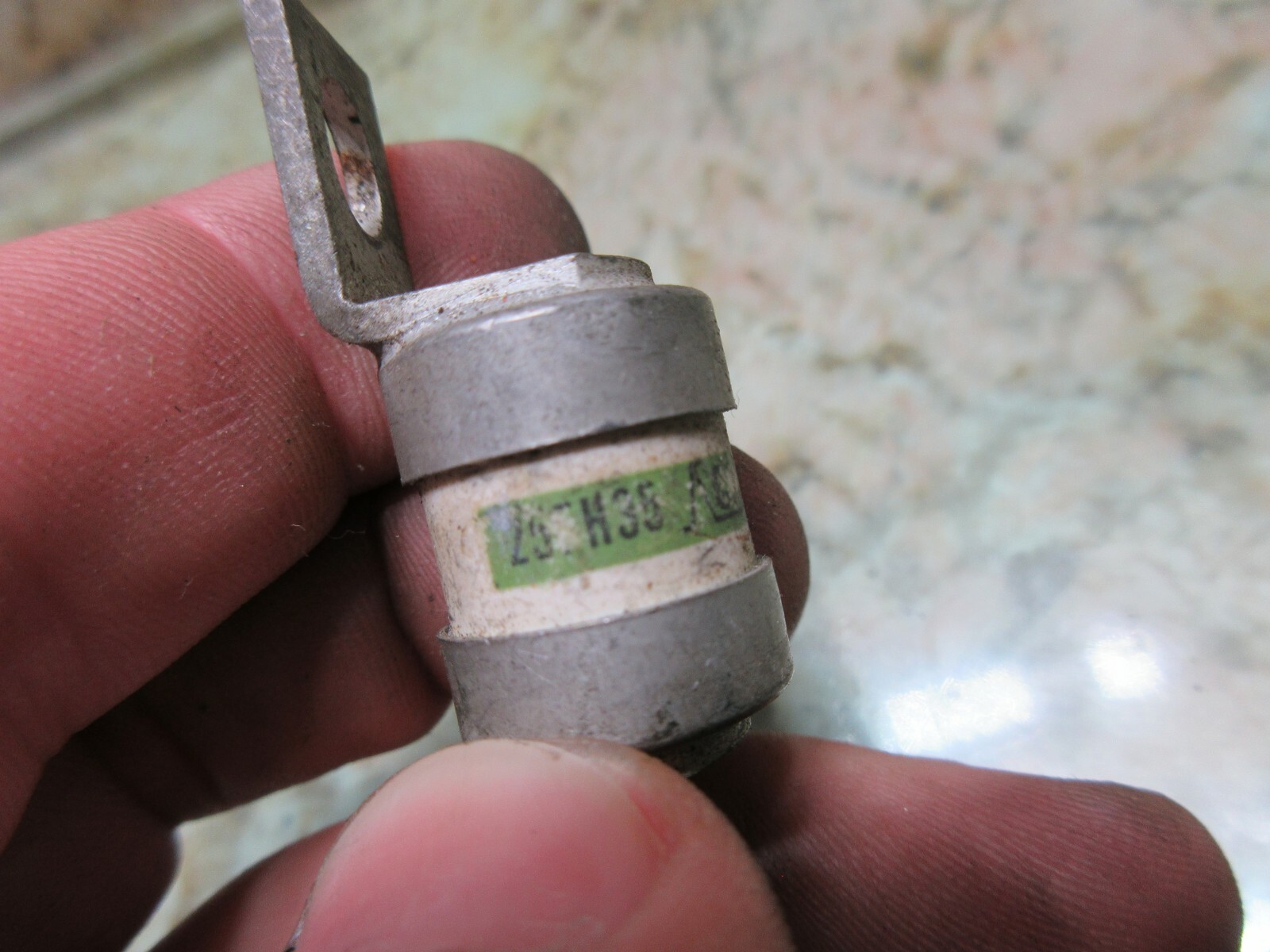 KYOSAN CLEARUP FUSE 250V 35A H35 KYOSAN 25FH35 EACH 1