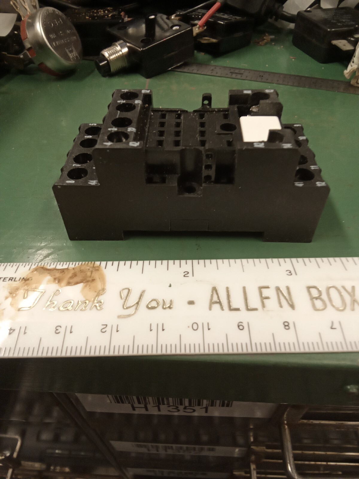 Allen-Bradley 700-HN103-B Relay Socket 14-Blade Din Rail Mount 300VAC 7Amp