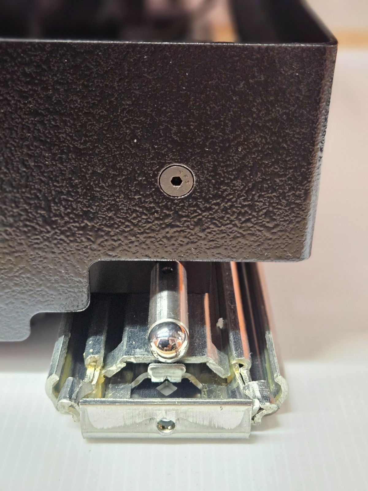 Minus K 25BM-6C 13″ Negative Stiffness Vibration Isolation Platform w/ Rails