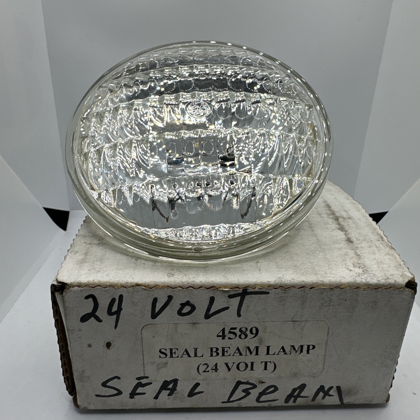 Lot of 2 GE 4589-1 Aircraft 28v 50w Seal Beam Lamp 24volt Made In USA