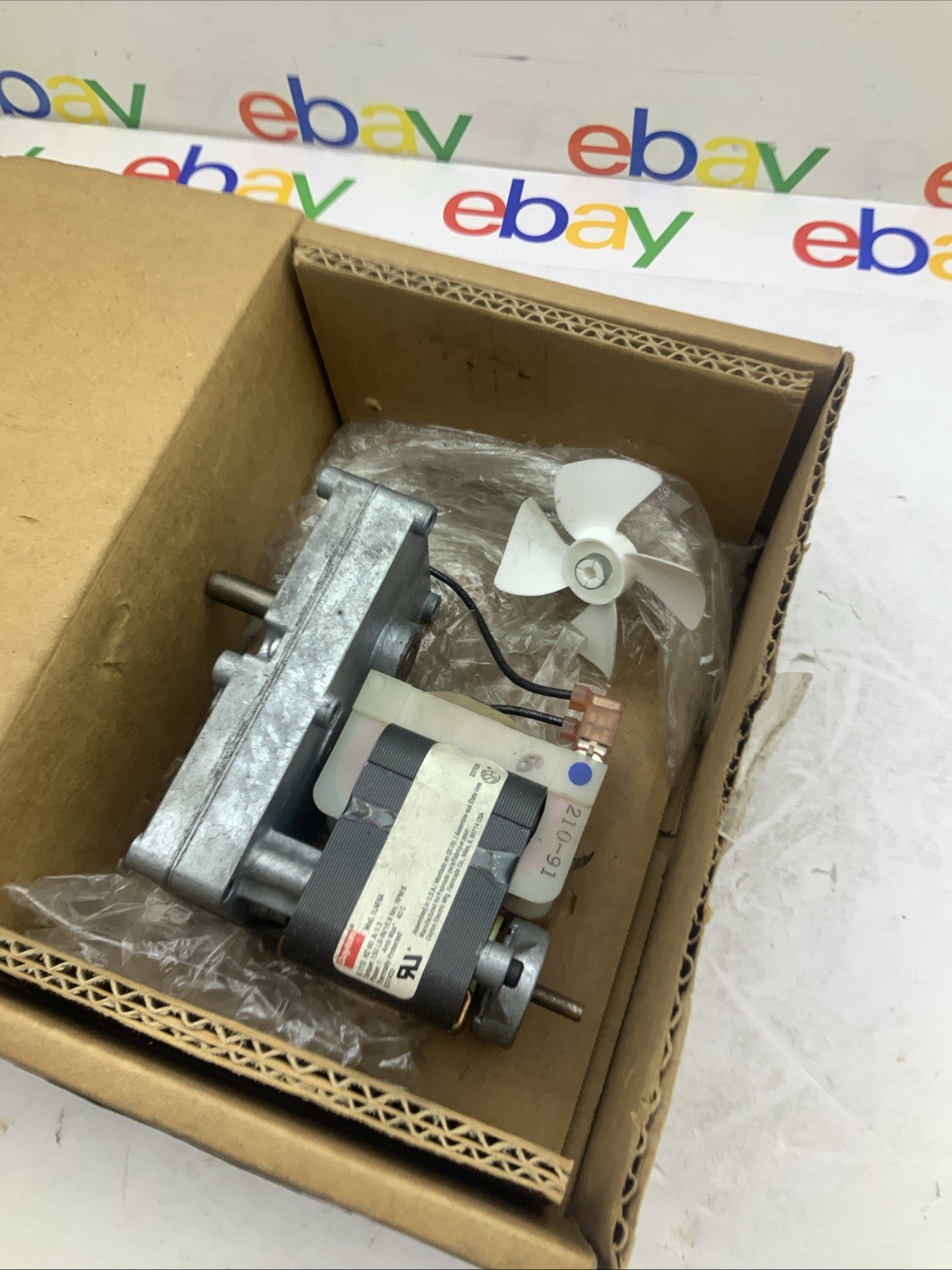 Dayton 1LNF8A AC parallel shaft gearmotor single output shaft. 6 RPM #150 in-Ibs