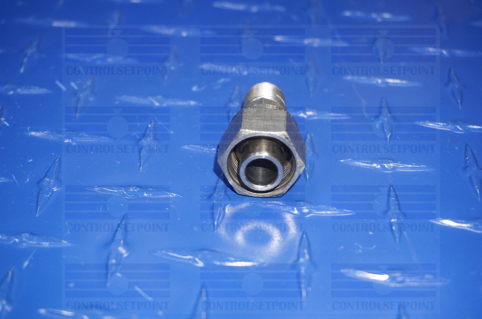 SWAGELOK 1/2″ TUBE MALE TO 1/4″ NPT ADAPTER 316 SST SS-8-TA-1-4 COMPLETE